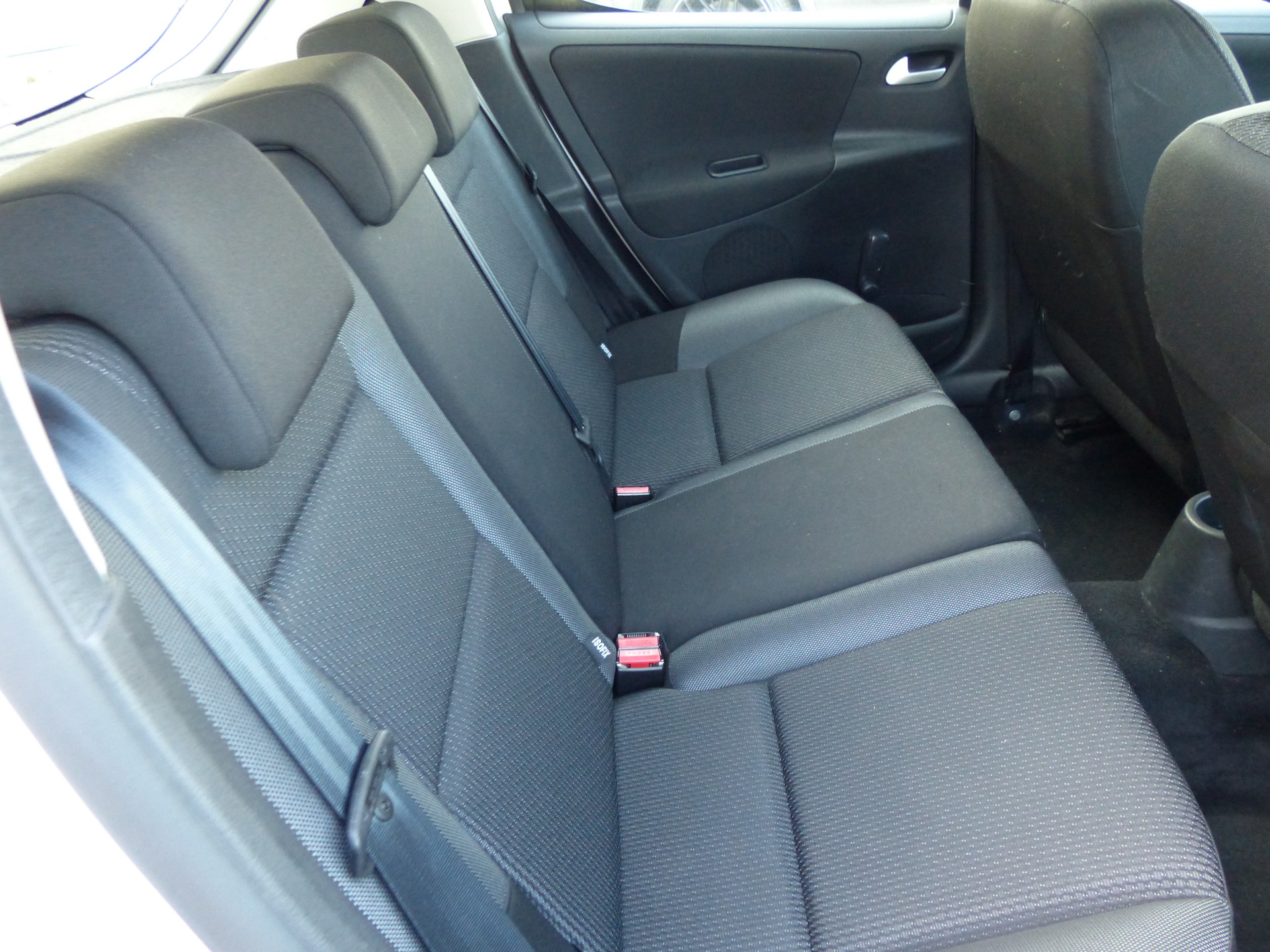 PEUGEOT 207 1.6 16V Swiss Edition-image-12
