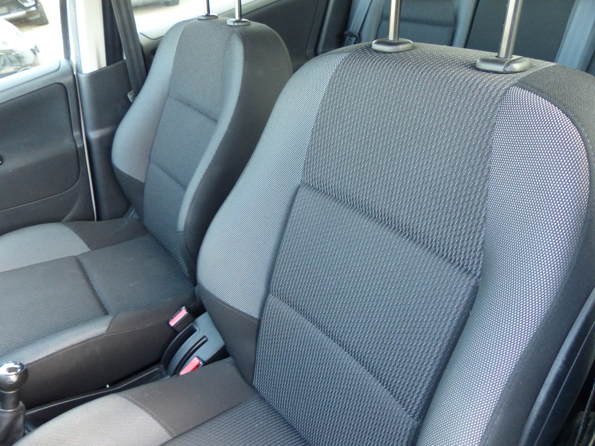 PEUGEOT 207 1.6 16V Swiss Edition-image-16