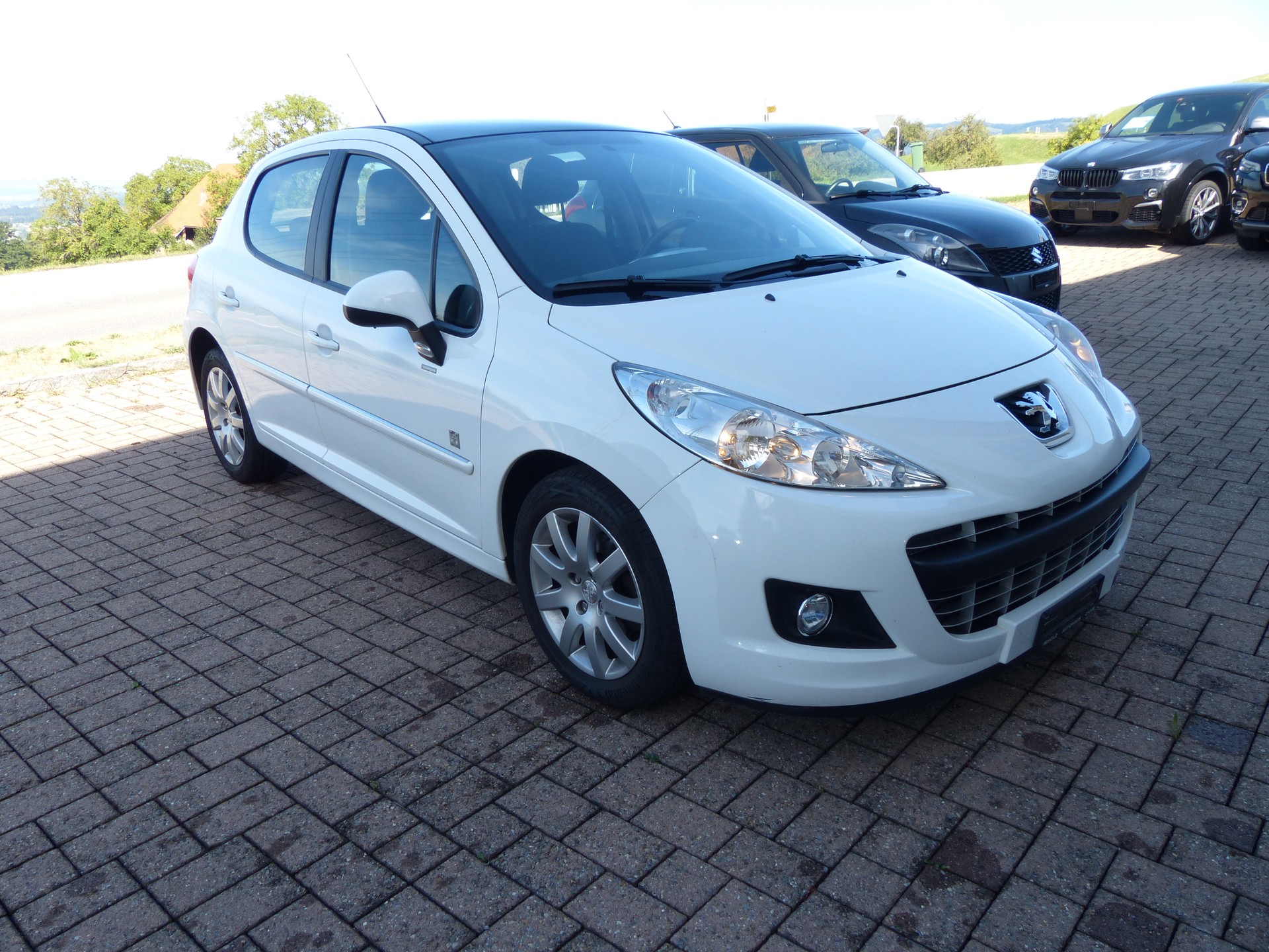 PEUGEOT 207 1.6 16V Swiss Edition-image-2