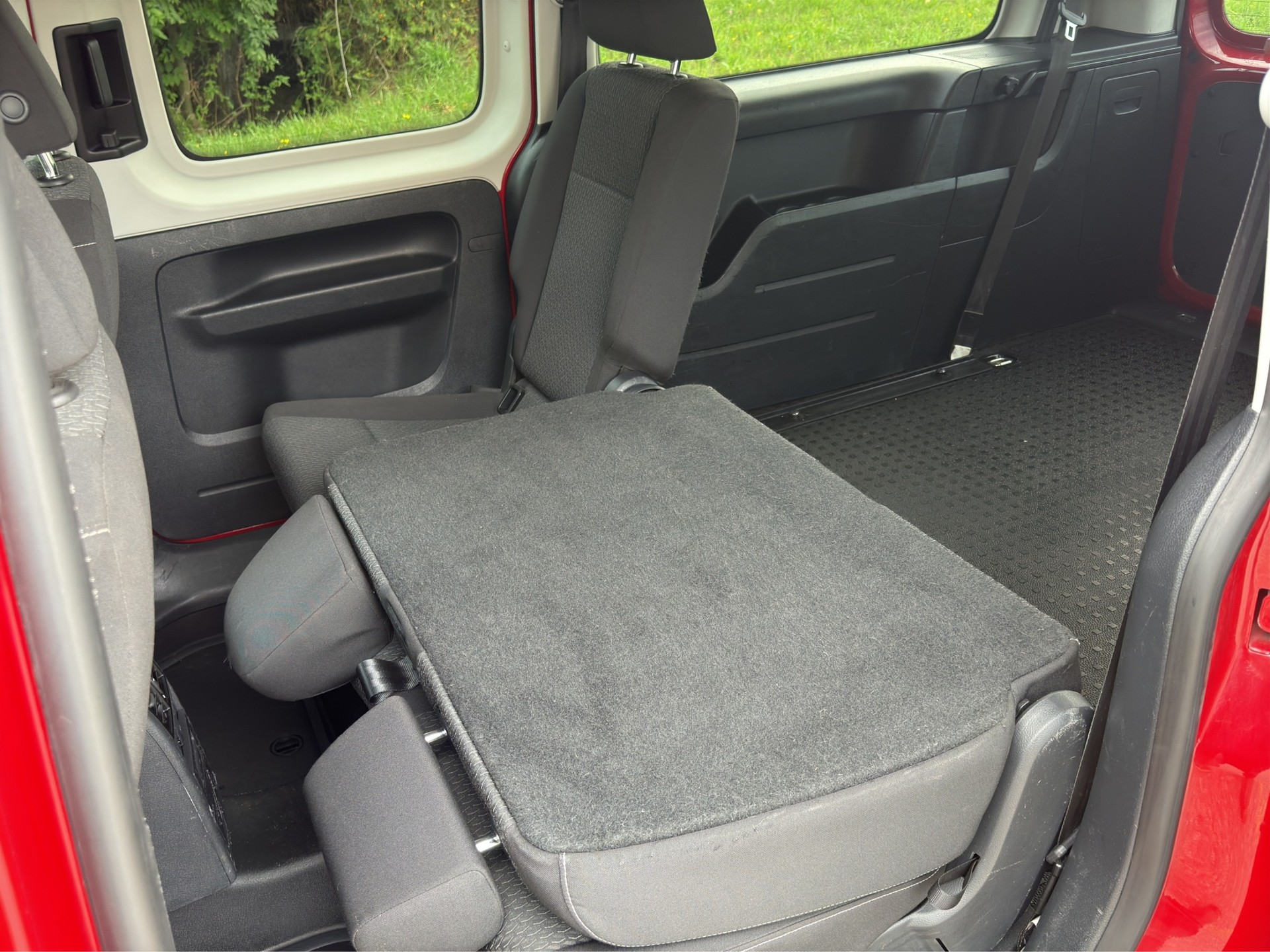 VW Caddy Maxi 2.0 TDI Family 4Motion-image-19