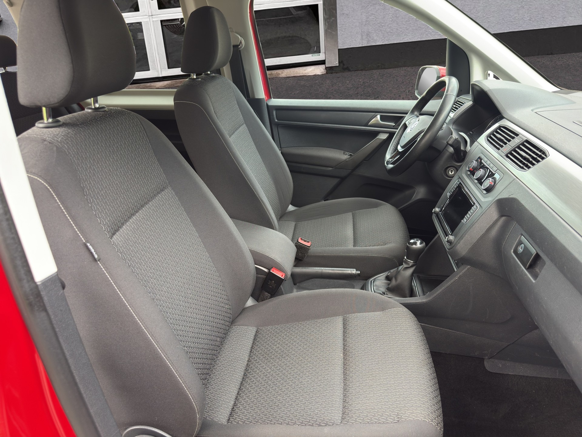 VW Caddy Maxi 2.0 TDI Family 4Motion-image-14
