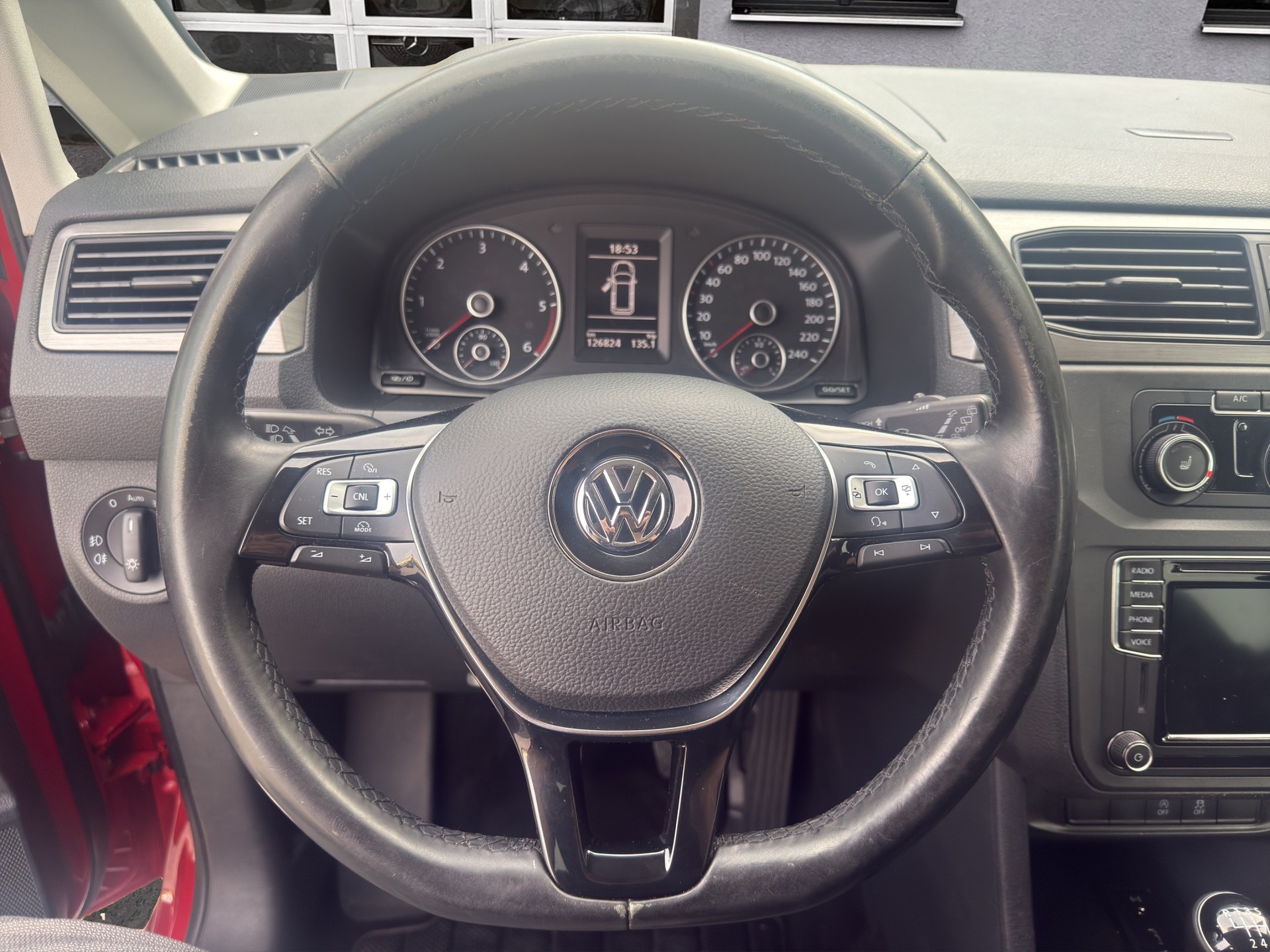 VW Caddy Maxi 2.0 TDI Family 4Motion-image-9