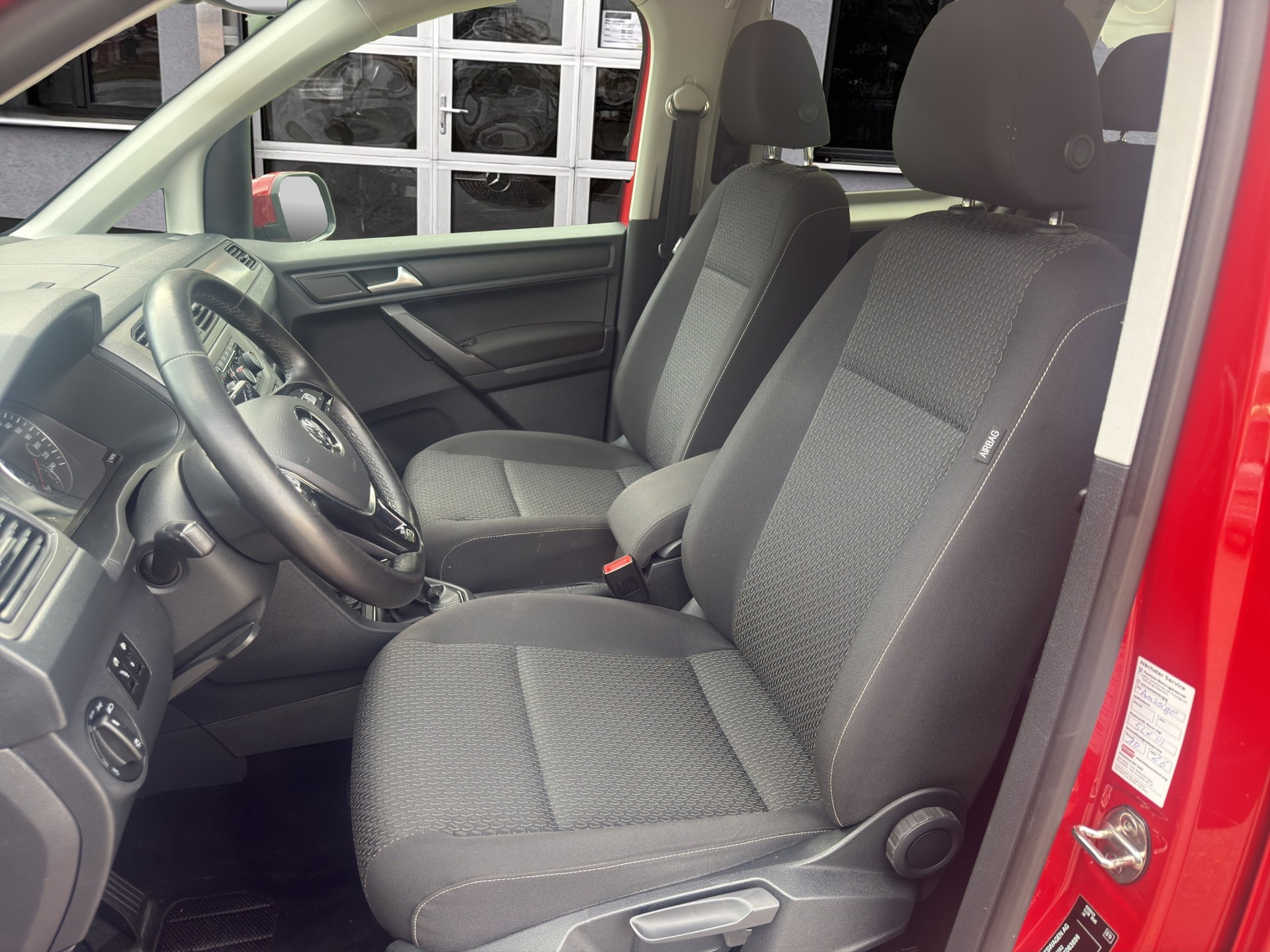 VW Caddy Maxi 2.0 TDI Family 4Motion-image-13