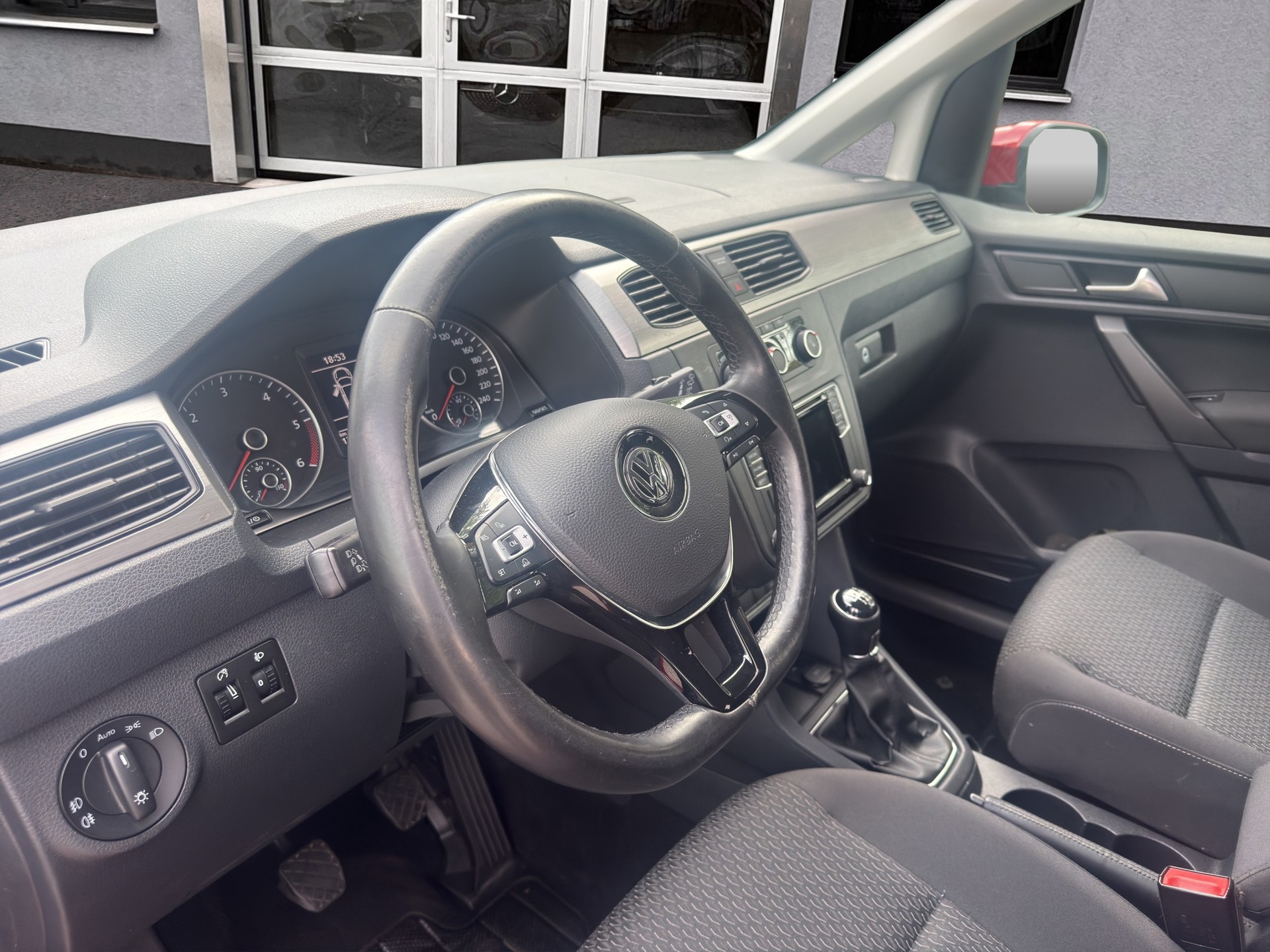 VW Caddy Maxi 2.0 TDI Family 4Motion-image-10
