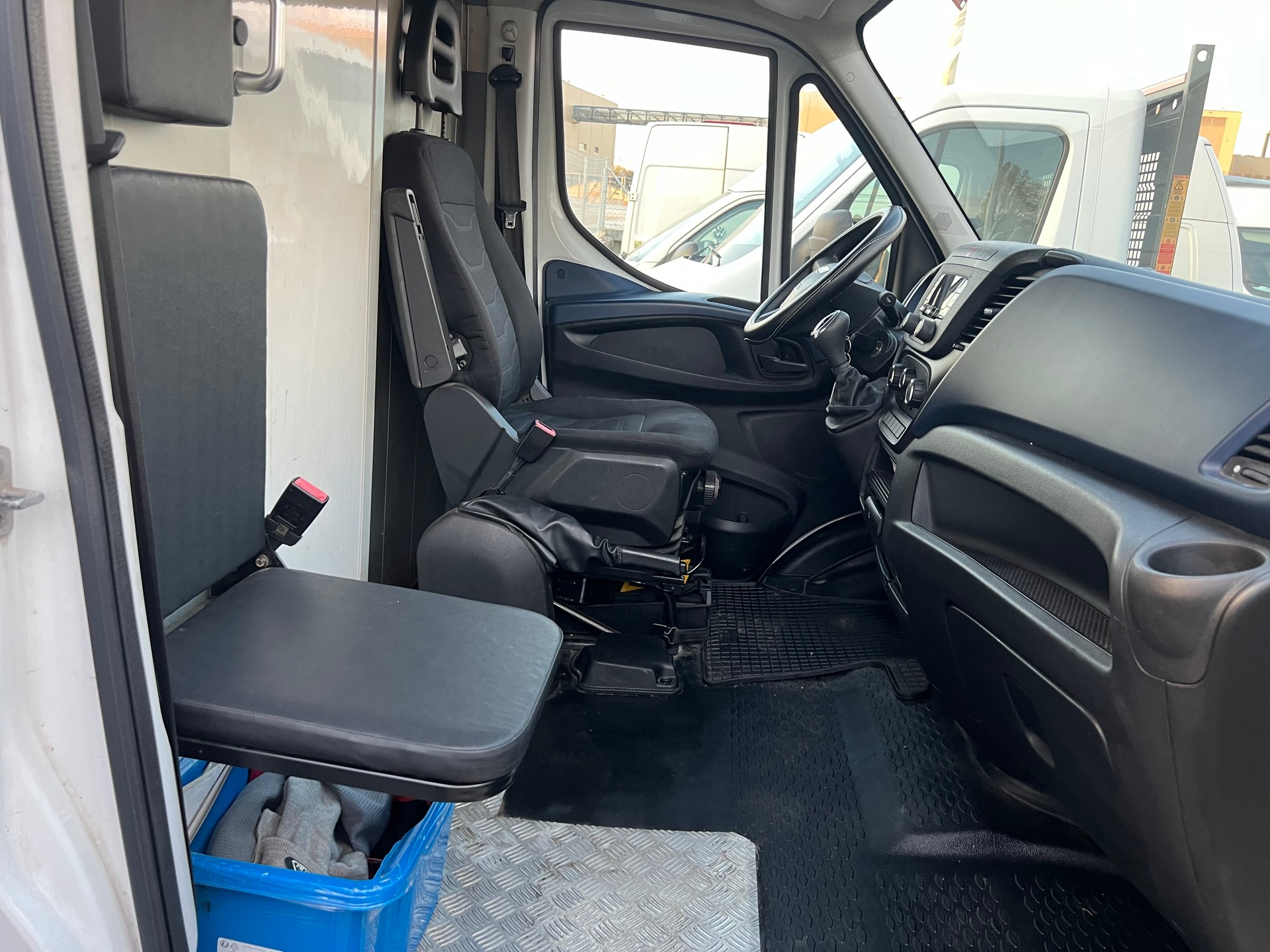 IVECO DAILY 35 S 14 A8 V-image-9
