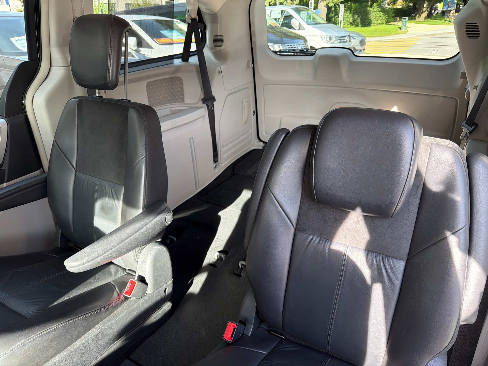 CHRYSLER Grand Voyager 3.8 Limited Automatic-image-7