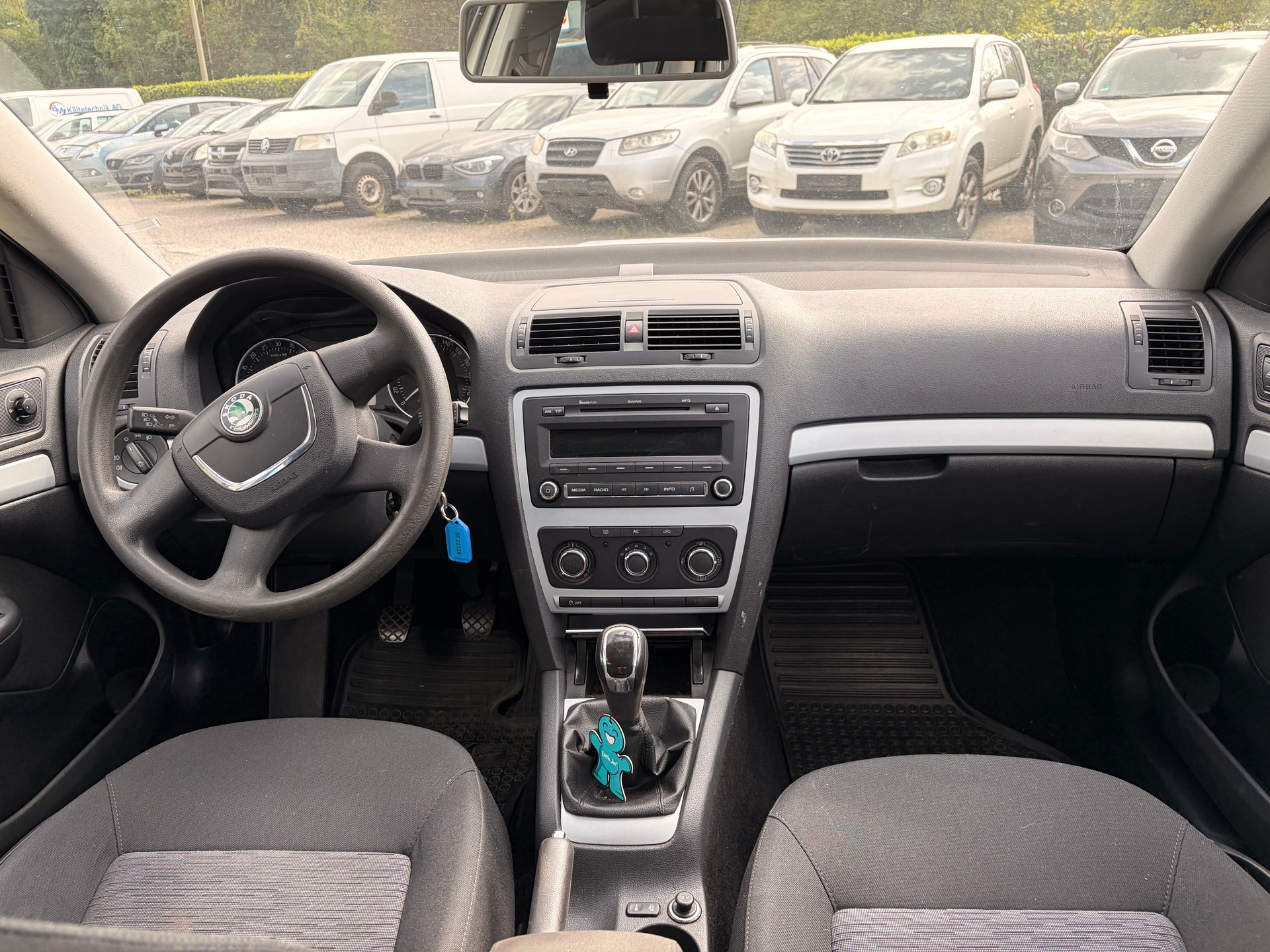 SKODA Octavia Combi 1.6 TDI Adventure 4x4-image-4