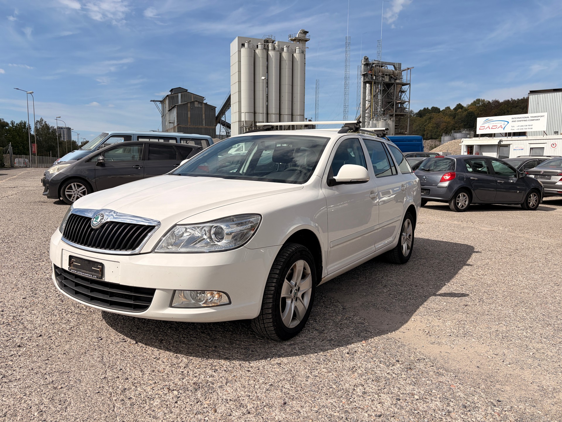 SKODA Octavia Combi 1.6 TDI Adventure 4x4-image-0