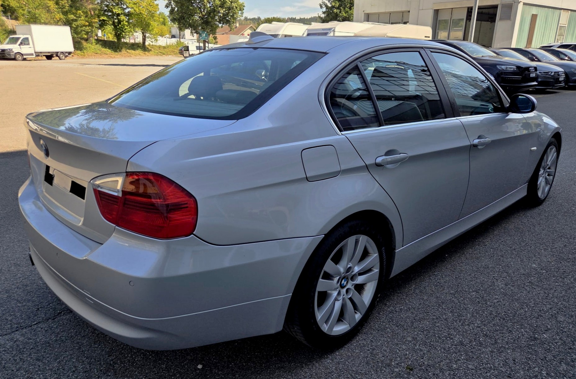 BMW 330xi-image-3