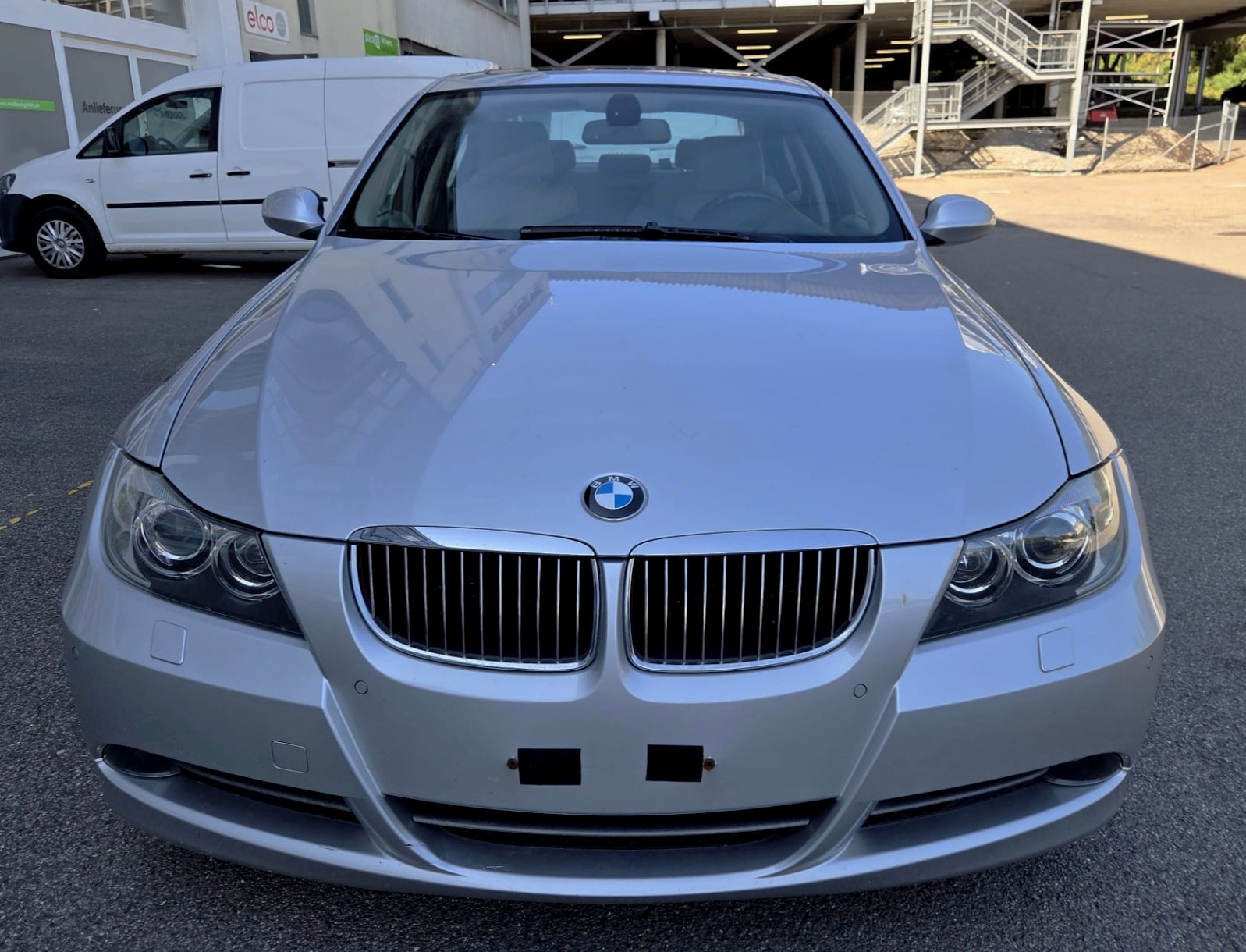BMW 330xi-image-0