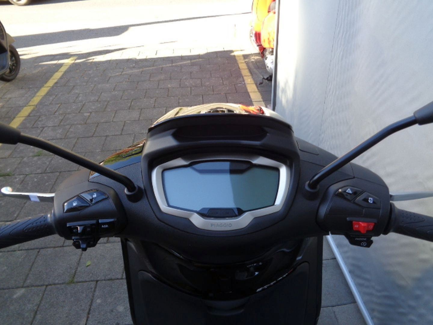 PIAGGIO BEVERLY 300 HPE-image-6
