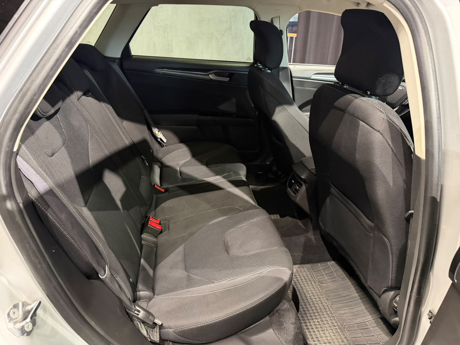 FORD Mondeo 2.0 TDCi Titanium Automatik (CH)-image-16