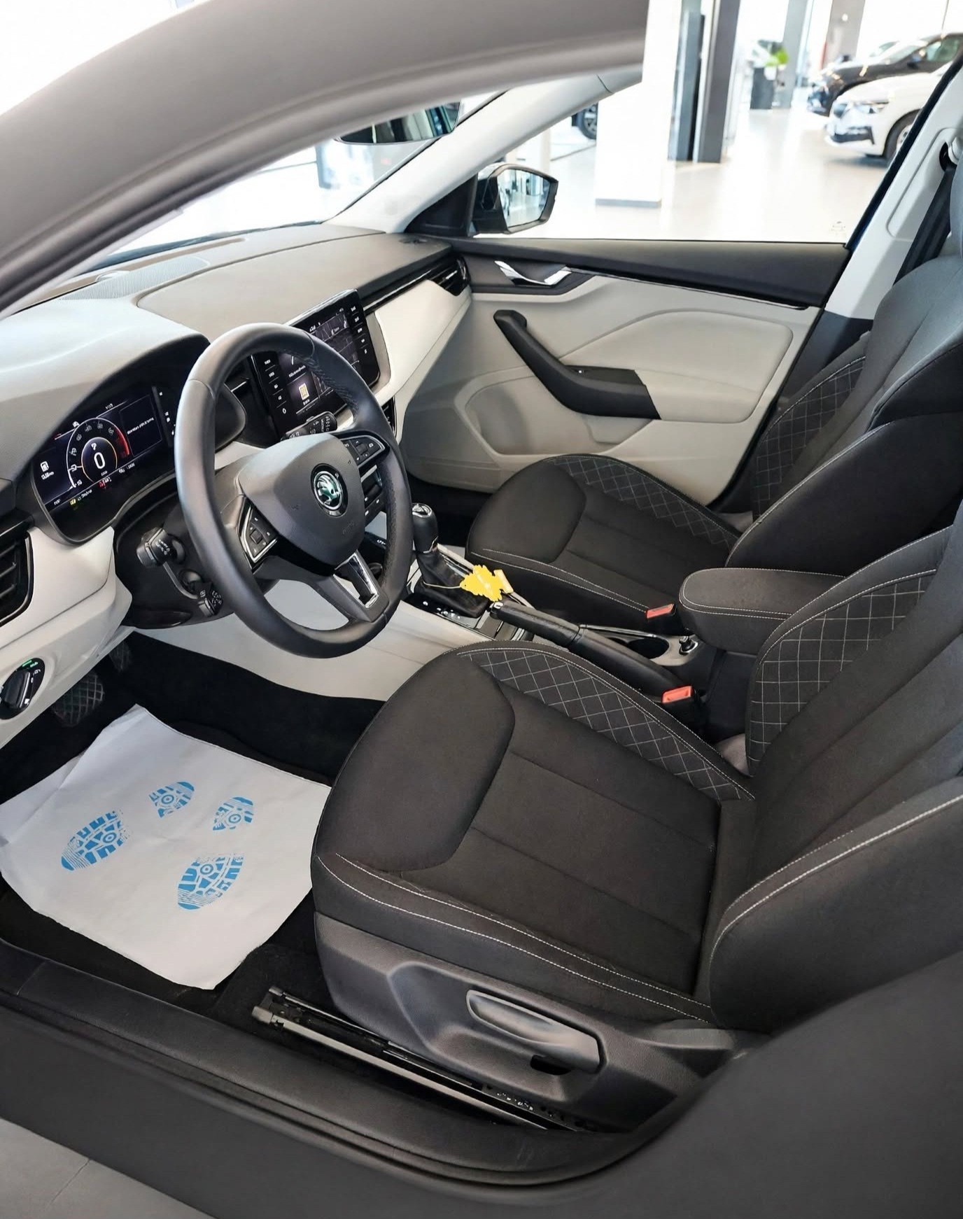 SKODA Kamiq 1.5 TSI ACT Ambition DSG - AUTOMATICA-image-5