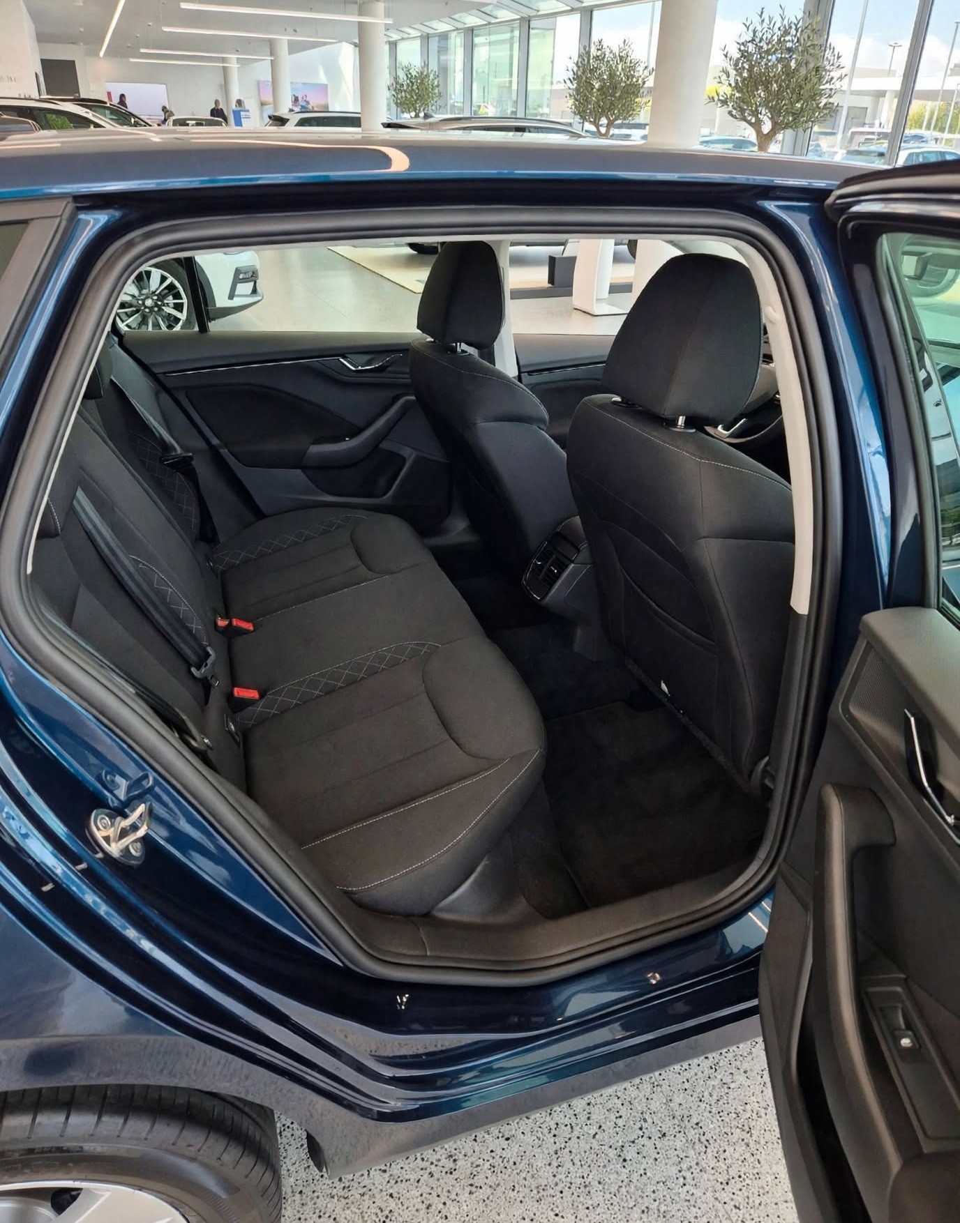 SKODA Kamiq 1.5 TSI ACT Ambition DSG - AUTOMATICA-image-8