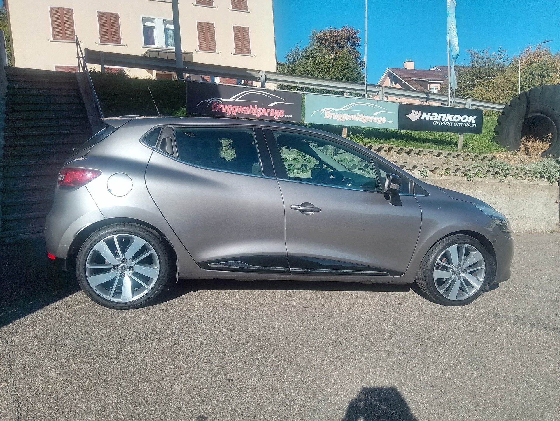 RENAULT Clio 1.2 16V T Swiss Edition EDC-image-6