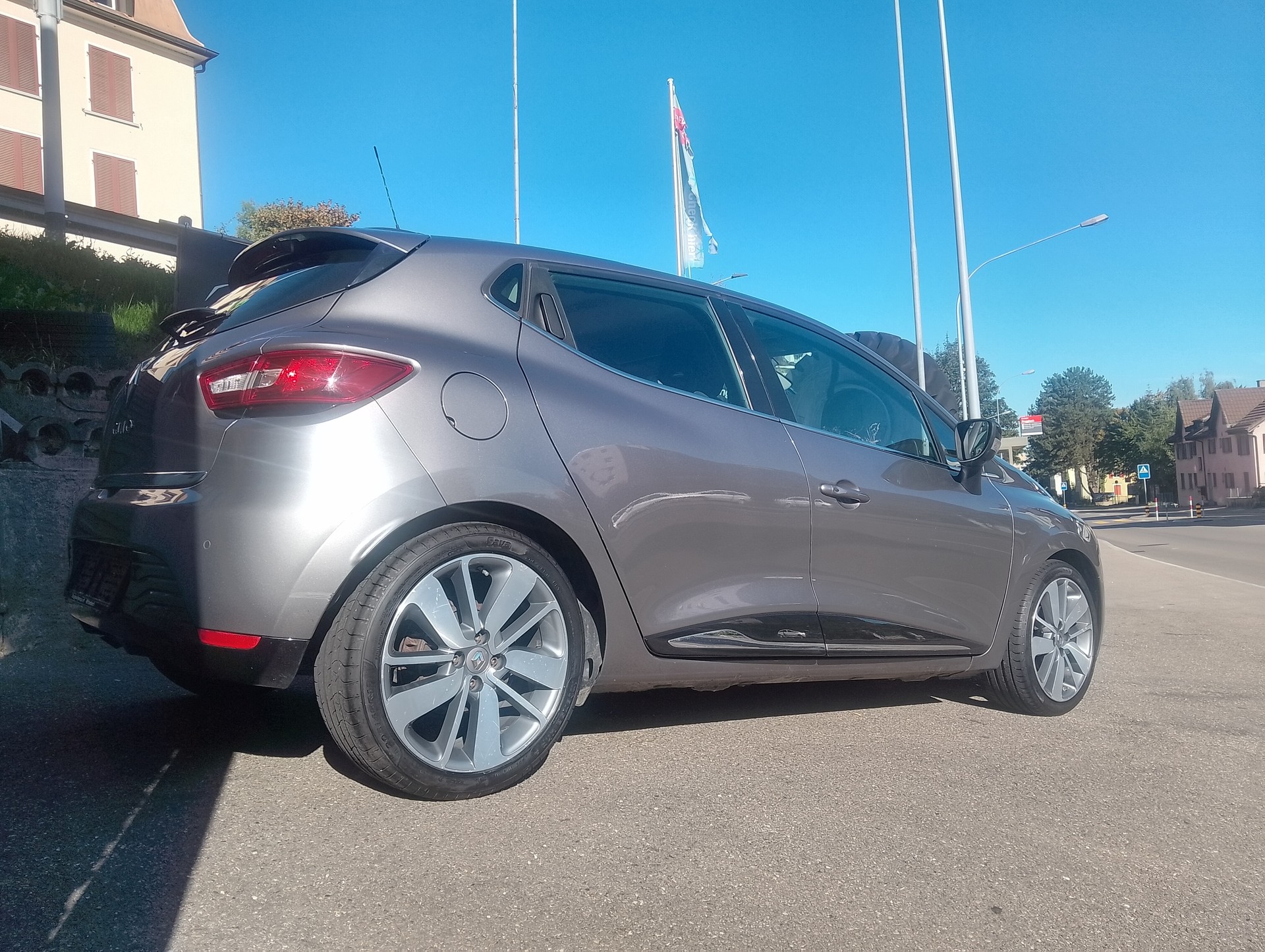 RENAULT Clio 1.2 16V T Swiss Edition EDC-image-8