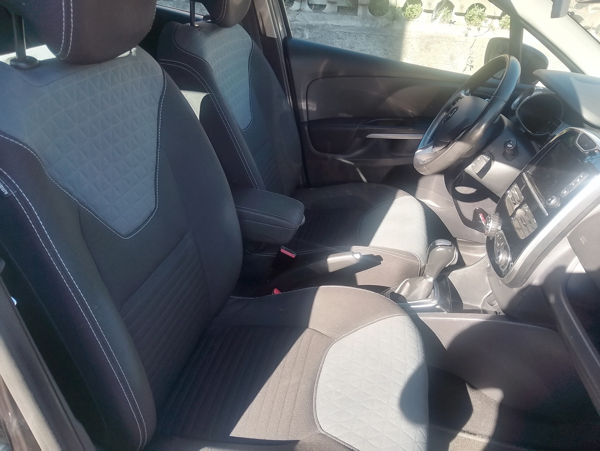RENAULT Clio 1.2 16V T Swiss Edition EDC-image-14