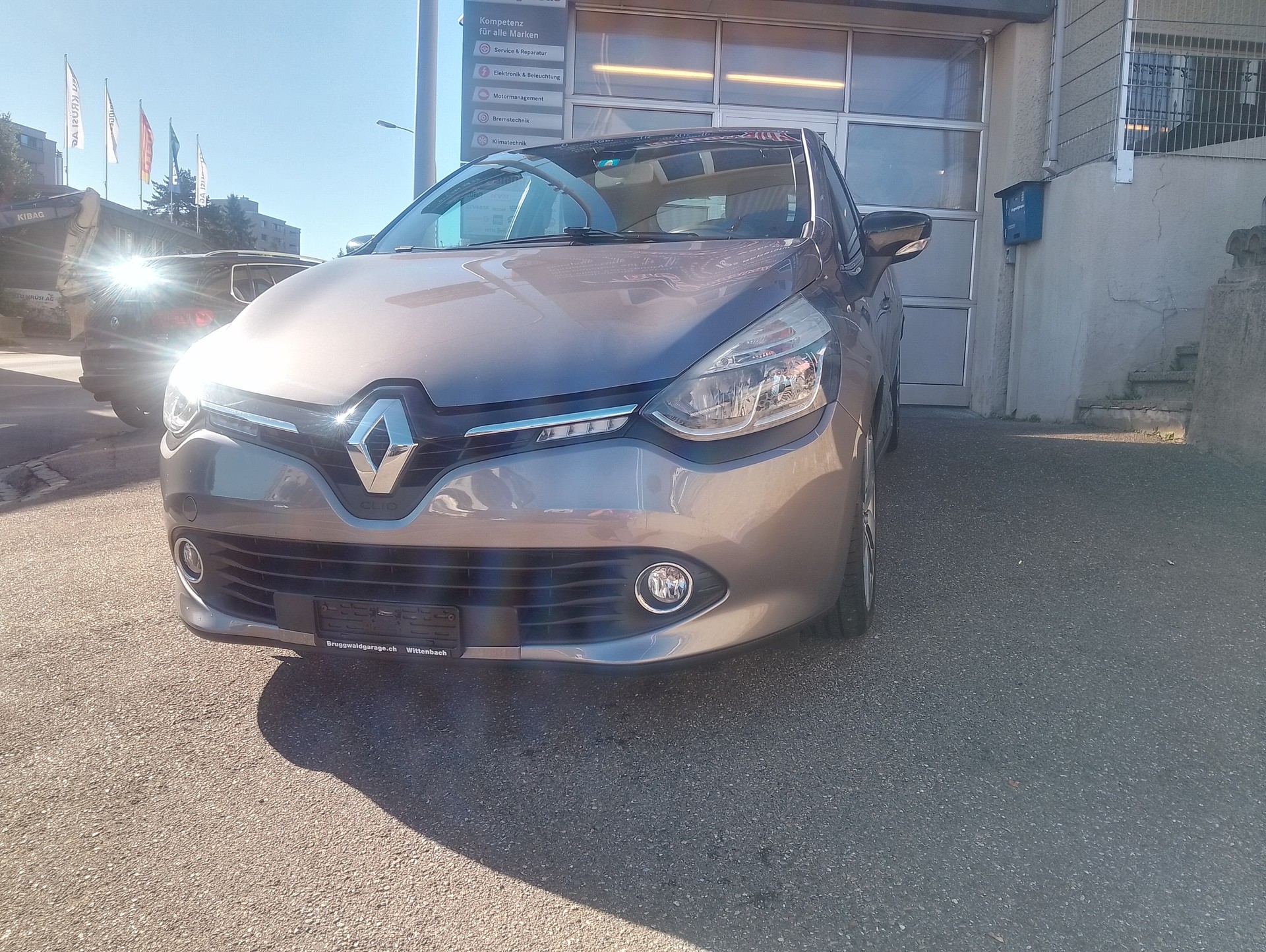 RENAULT Clio 1.2 16V T Swiss Edition EDC-image-1
