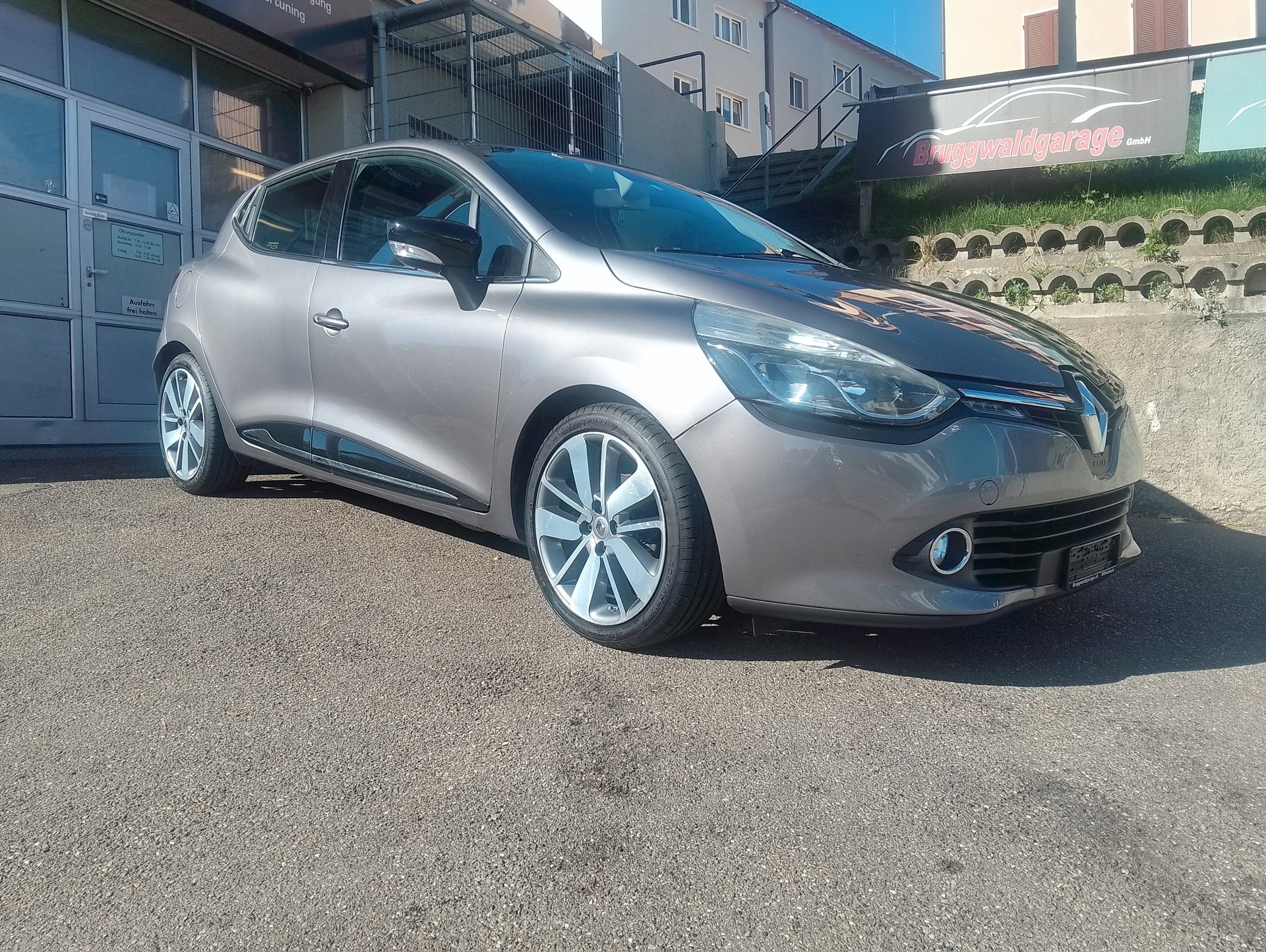 RENAULT Clio 1.2 16V T Swiss Edition EDC-image-4
