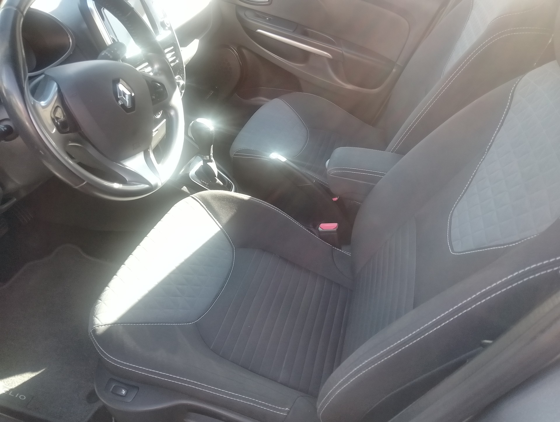 RENAULT Clio 1.2 16V T Swiss Edition EDC-image-12
