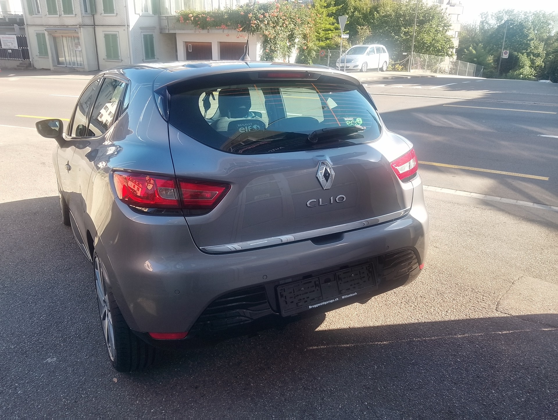 RENAULT Clio 1.2 16V T Swiss Edition EDC-image-9