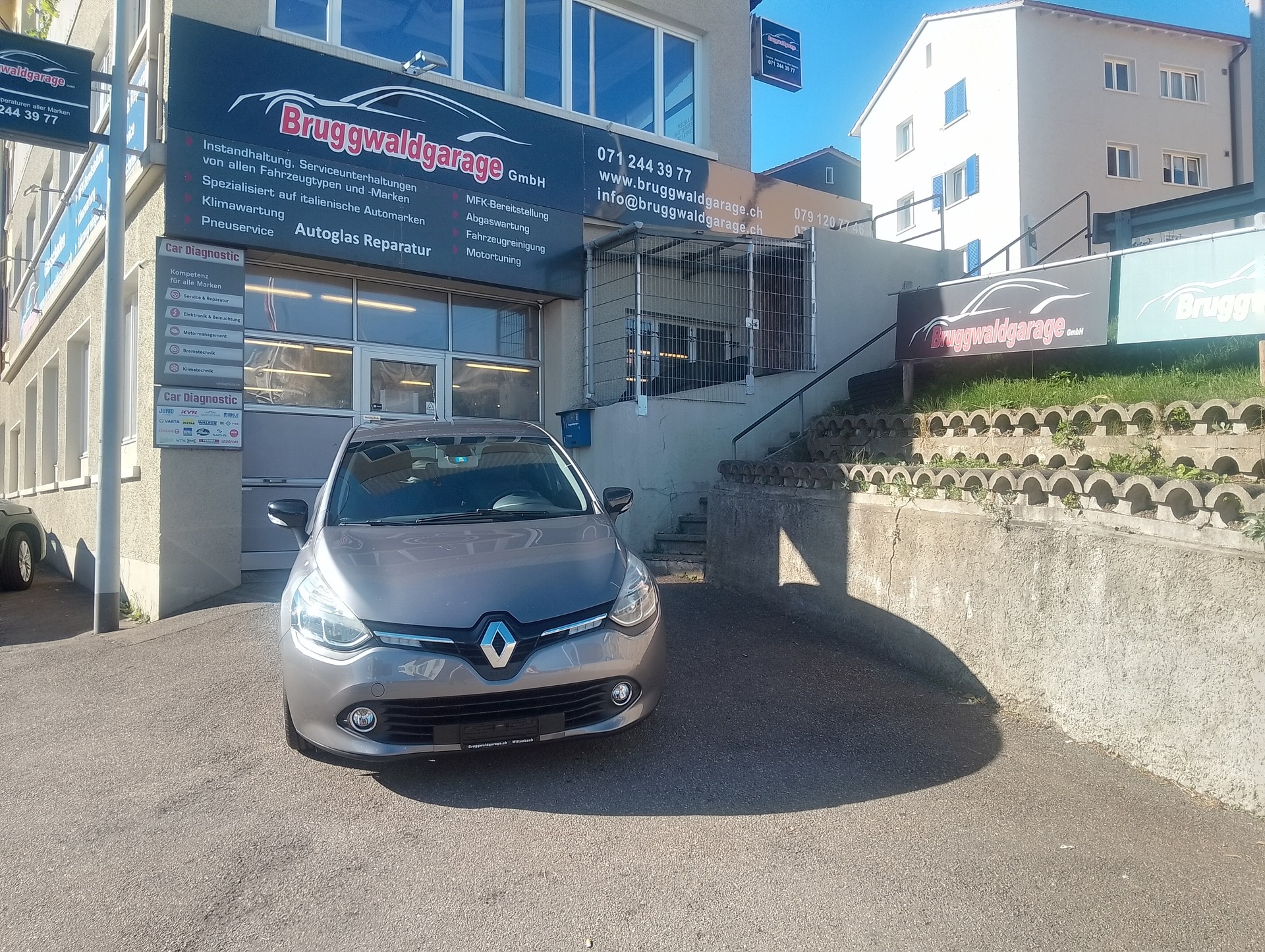 RENAULT Clio 1.2 16V T Swiss Edition EDC-image-0