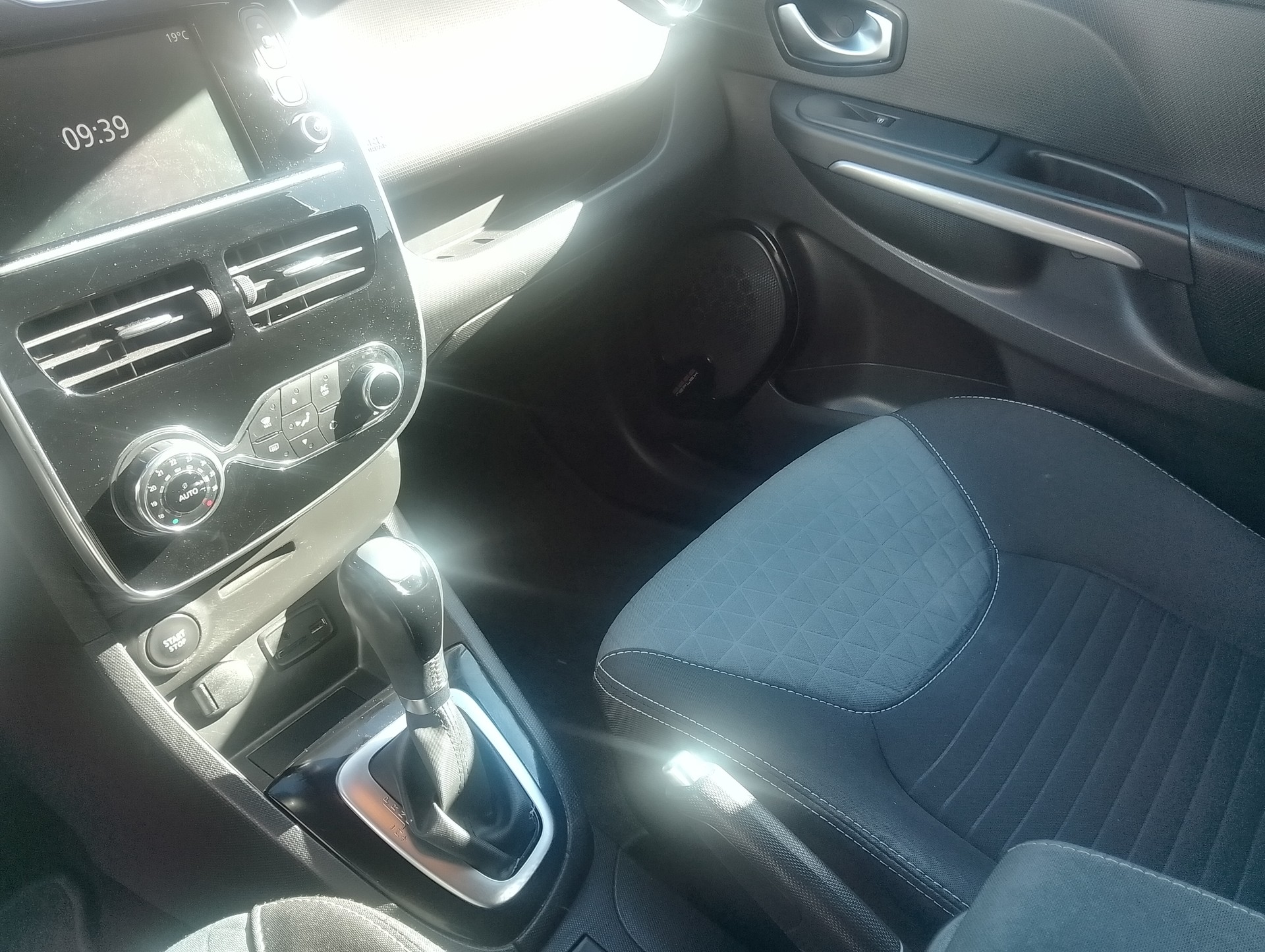 RENAULT Clio 1.2 16V T Swiss Edition EDC-image-13