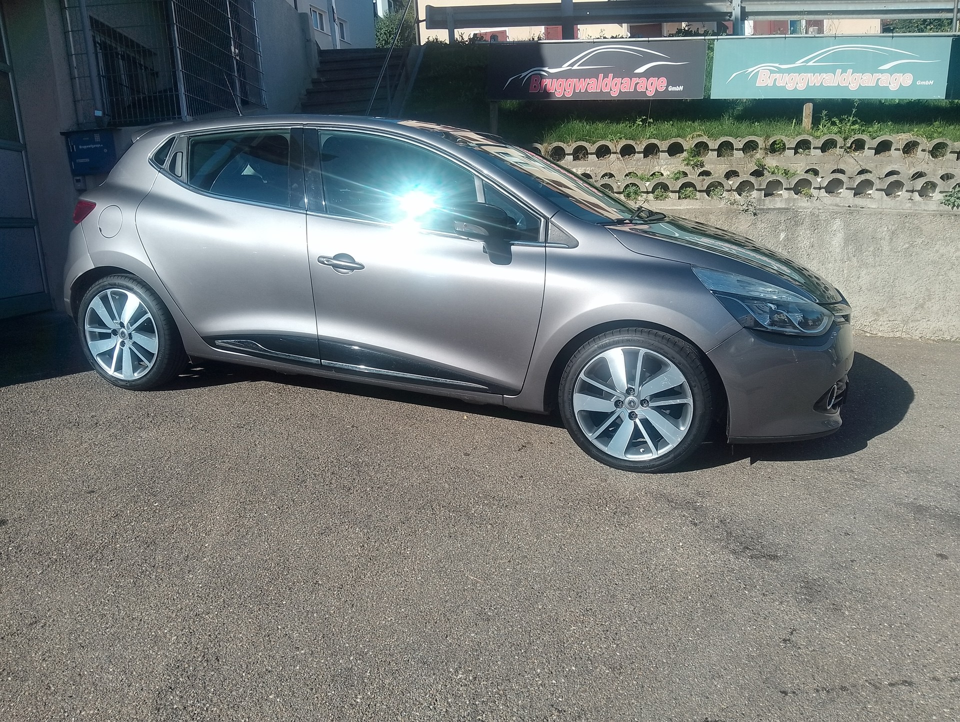 RENAULT Clio 1.2 16V T Swiss Edition EDC-image-5
