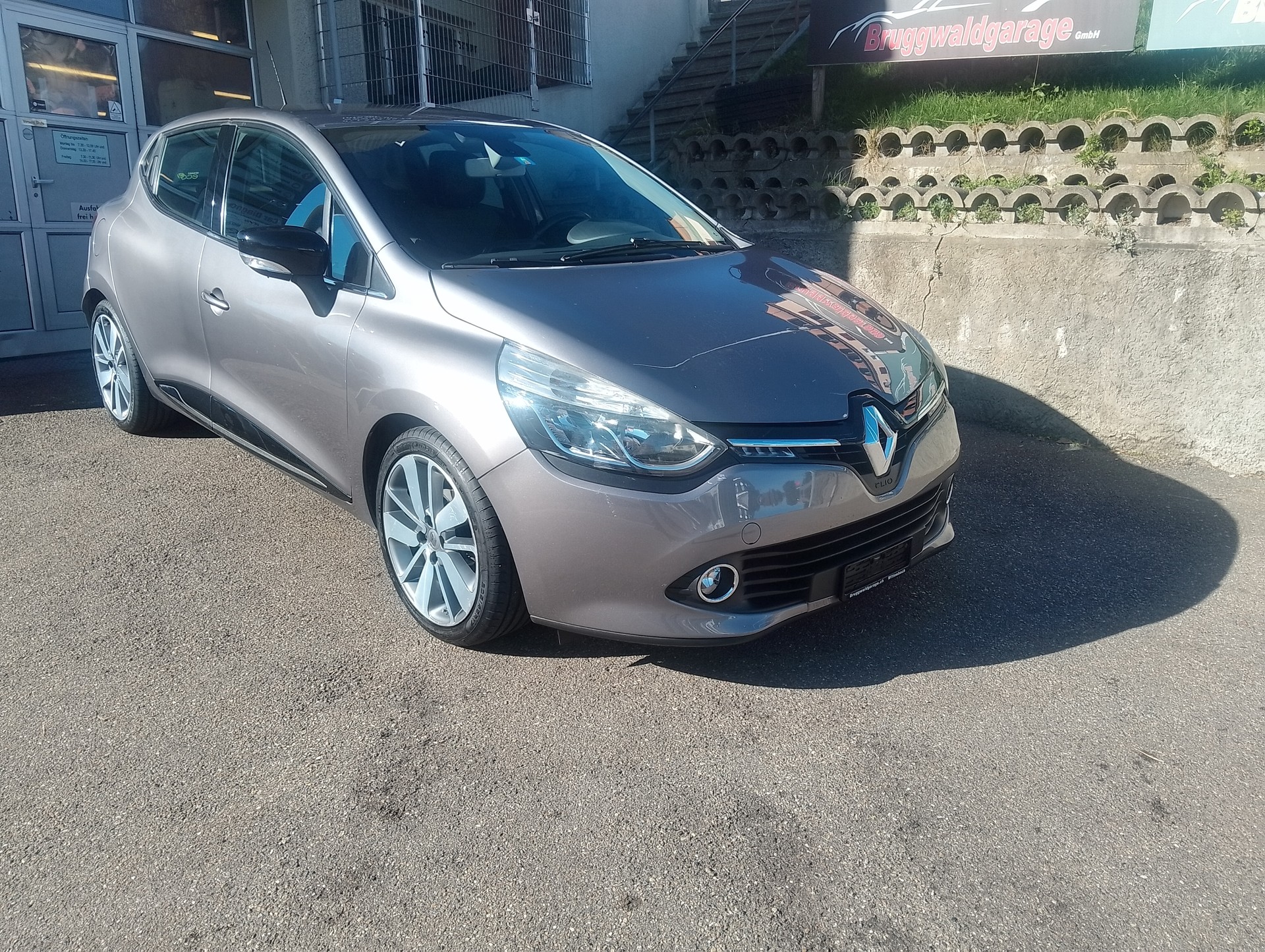 RENAULT Clio 1.2 16V T Swiss Edition EDC-image-3