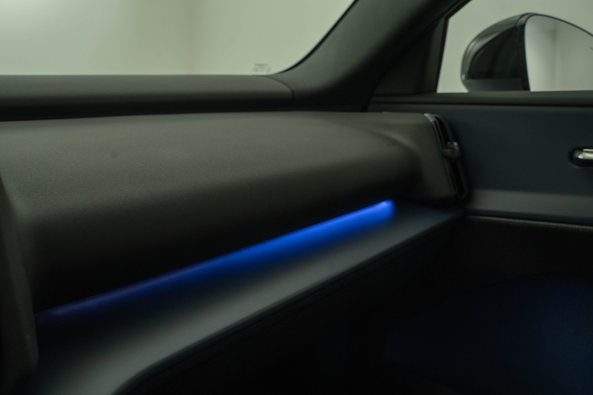 VOLVO EX30 P8 Plus AWD-image-10