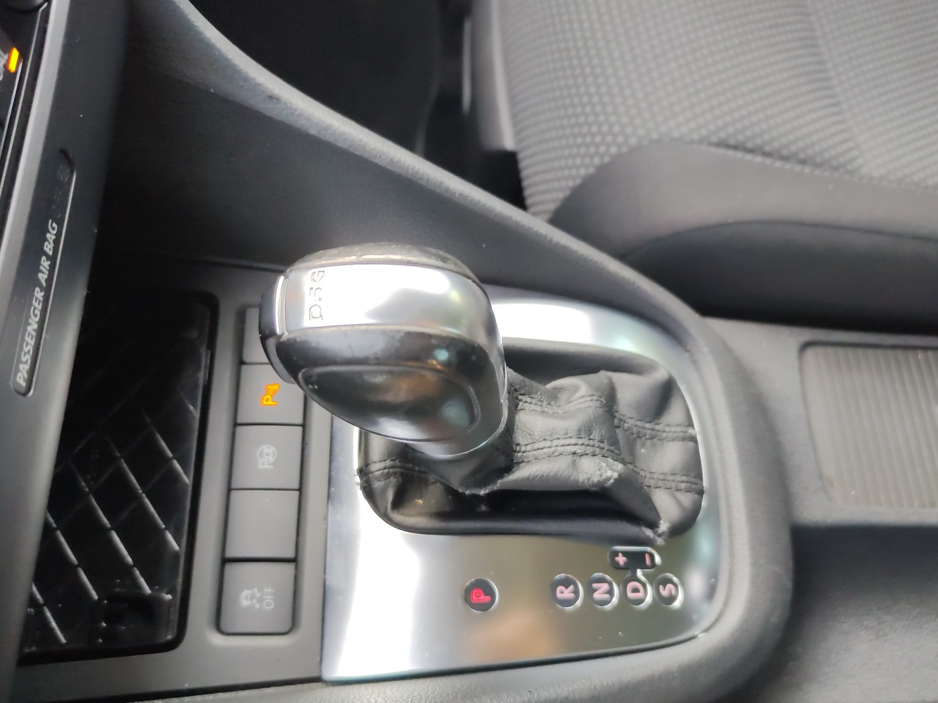 VW Golf Variant 2.0 TDI Highline DSG-image-24