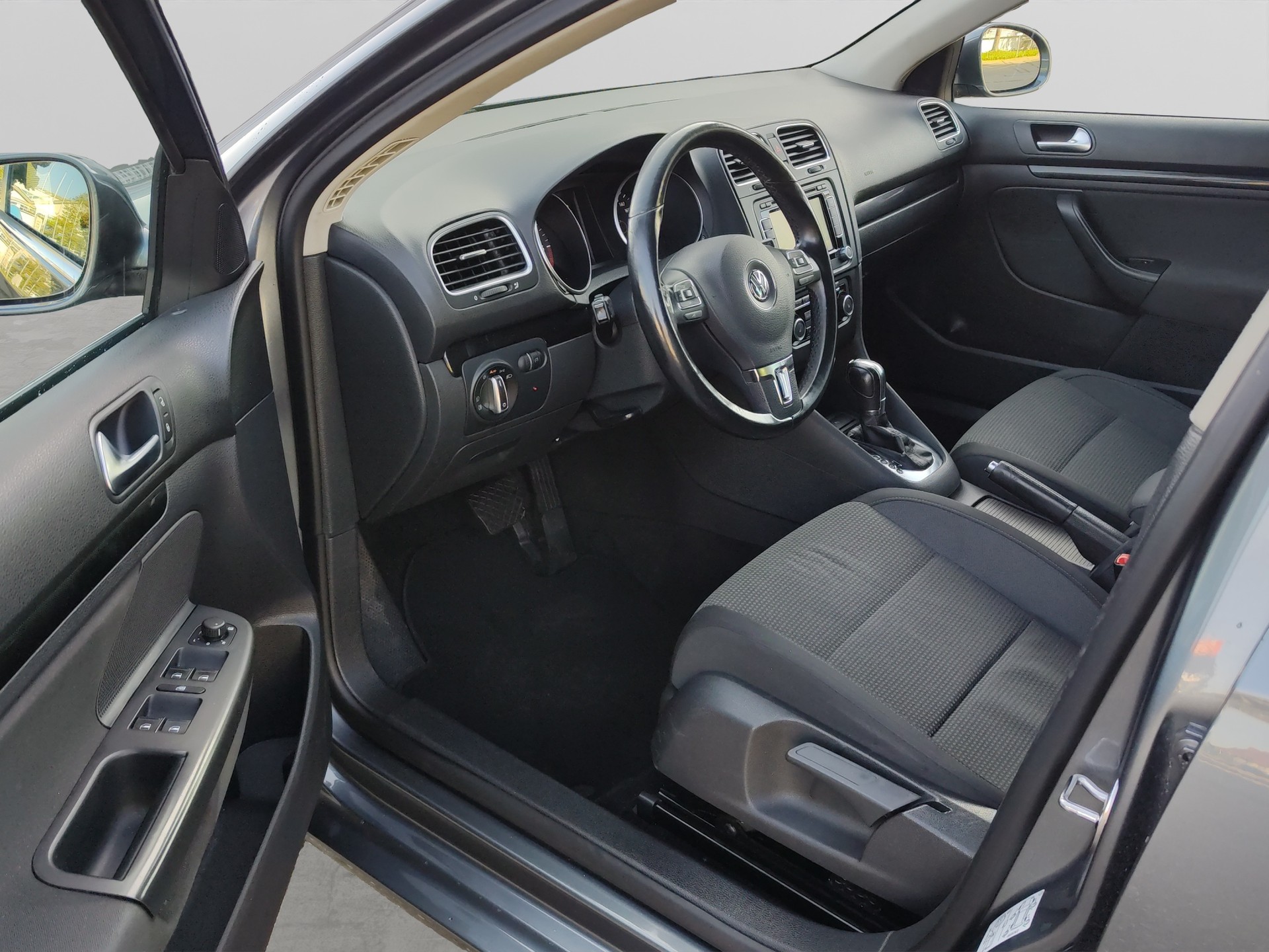 VW Golf Variant 2.0 TDI Highline DSG-image-13