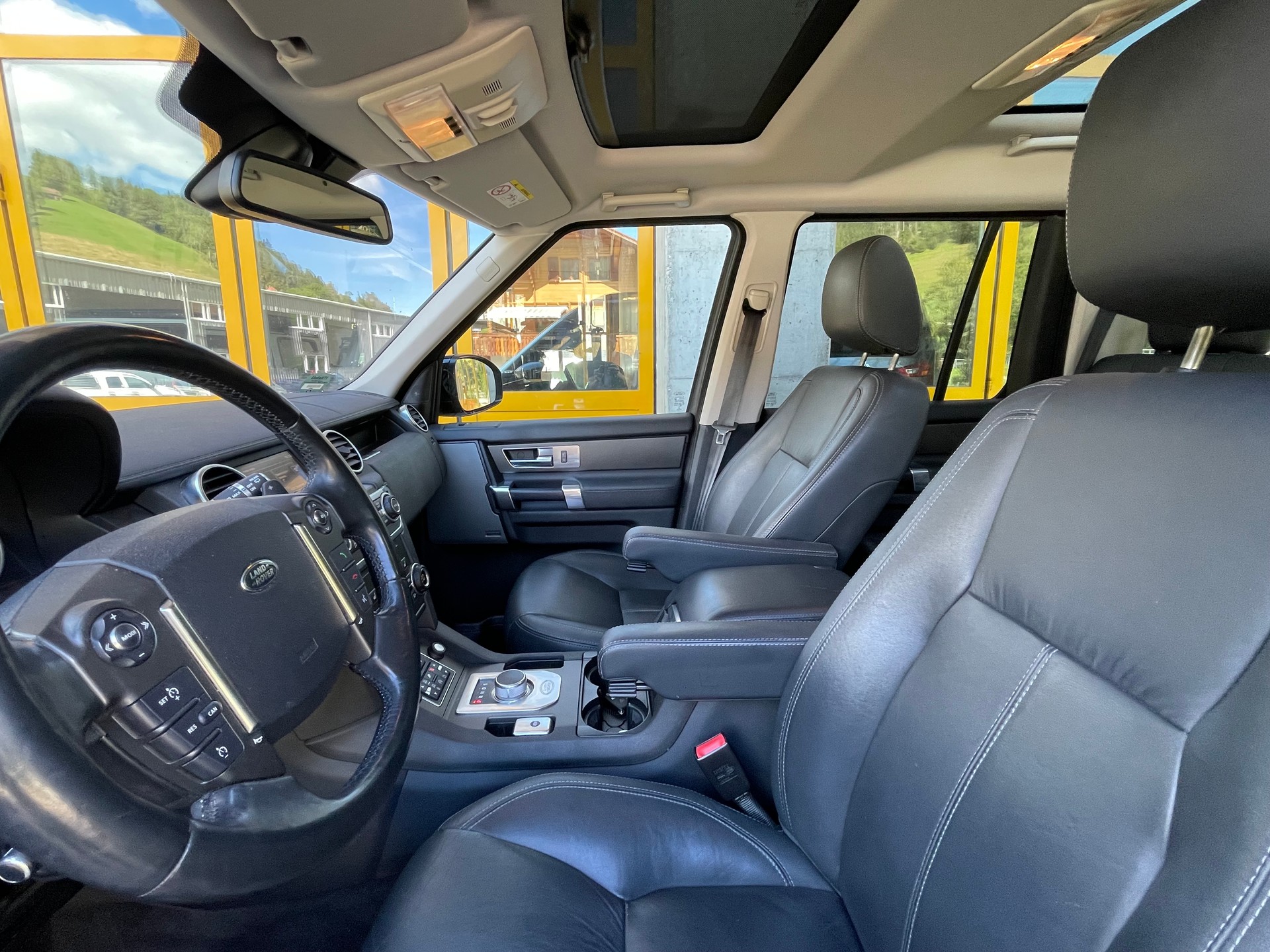 LAND ROVER Discovery 3.0 SDV6 HSE Luxury Automatic-image-9