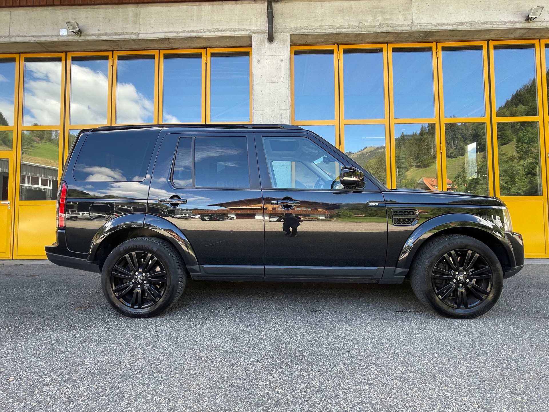 LAND ROVER Discovery 3.0 SDV6 HSE Luxury Automatic-image-4