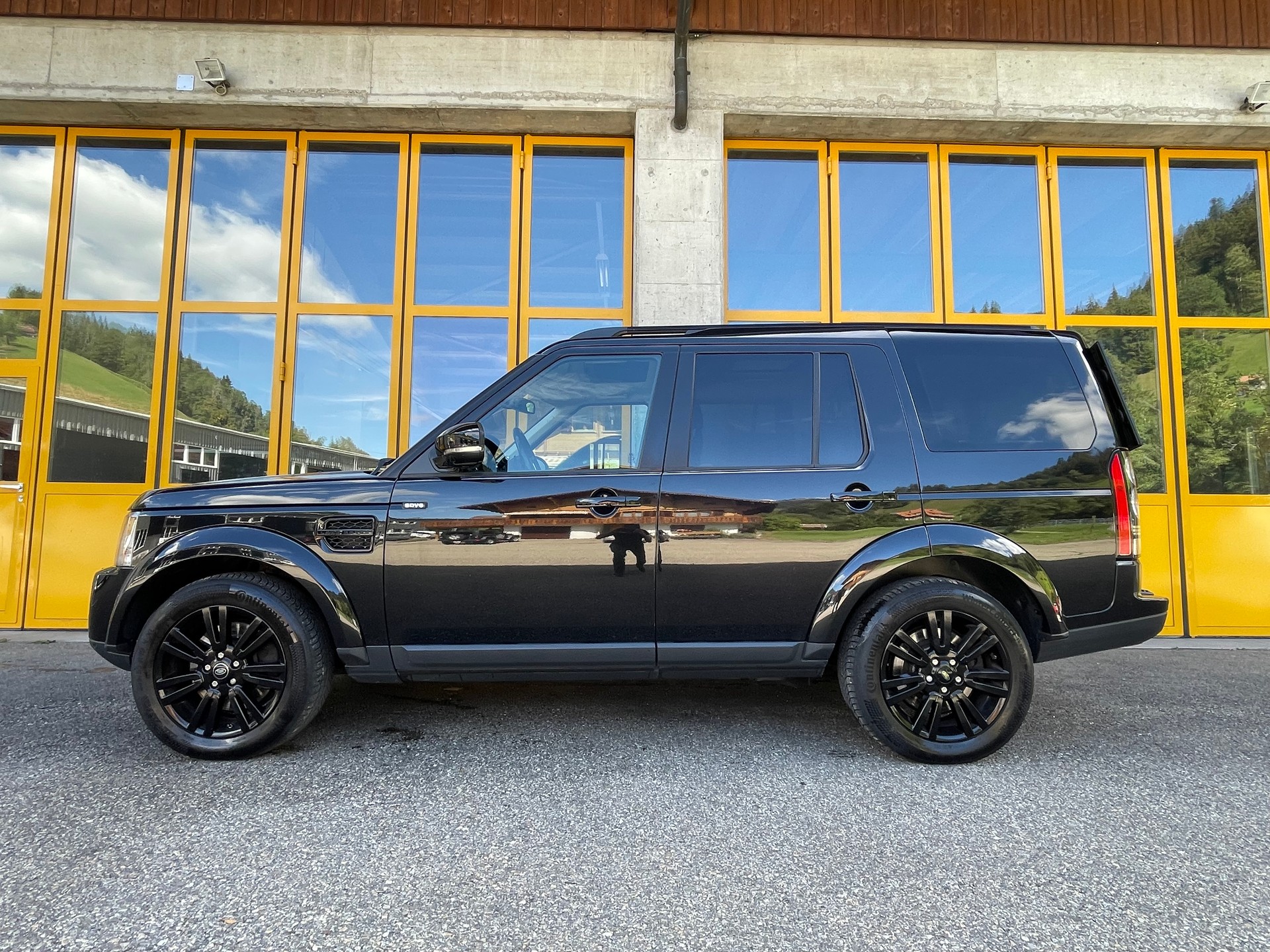 LAND ROVER Discovery 3.0 SDV6 HSE Luxury Automatic-image-1