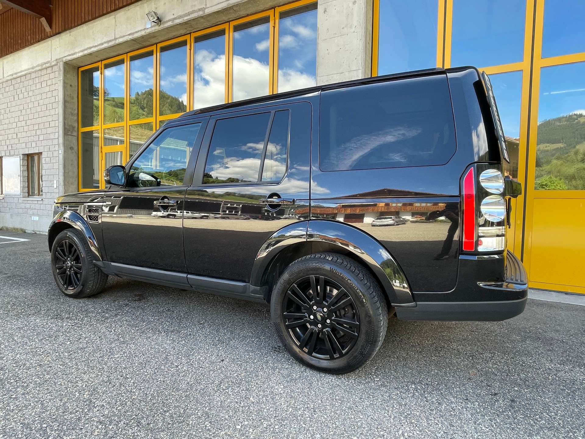 LAND ROVER Discovery 3.0 SDV6 HSE Luxury Automatic-image-2