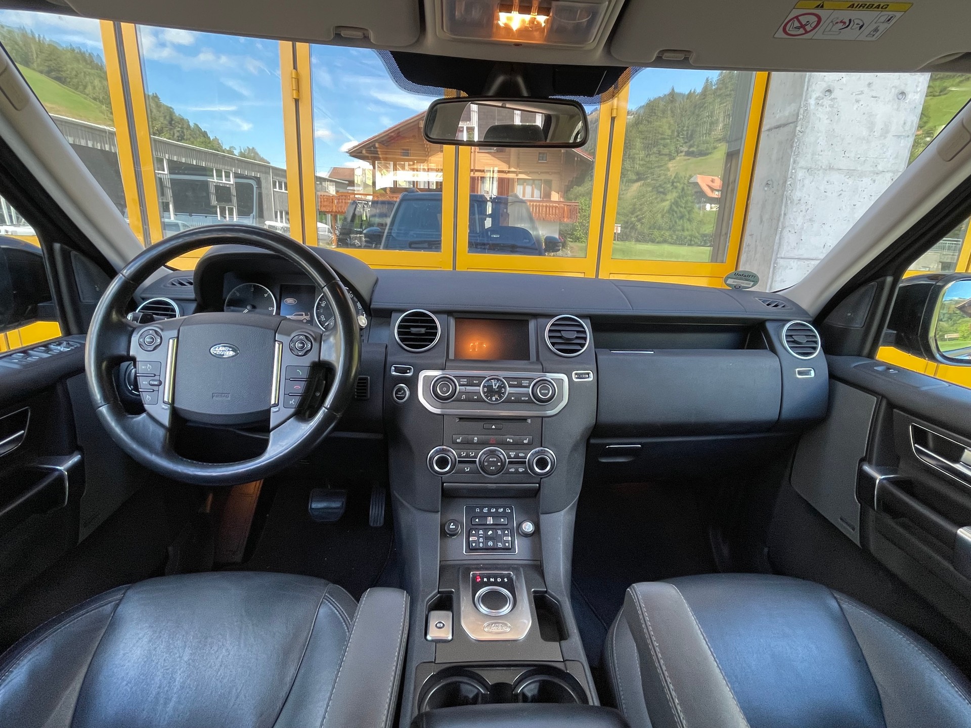 LAND ROVER Discovery 3.0 SDV6 HSE Luxury Automatic-image-8