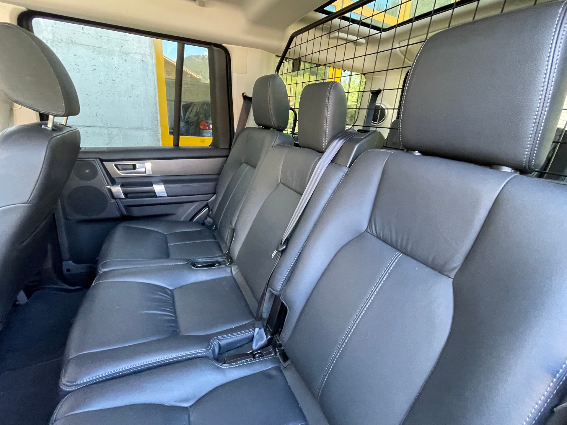 LAND ROVER Discovery 3.0 SDV6 HSE Luxury Automatic-image-11