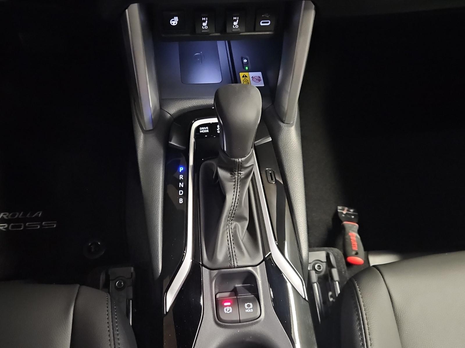 TOYOTA Corolla Cross 2.0 HSD Trend AWD-i-image-18