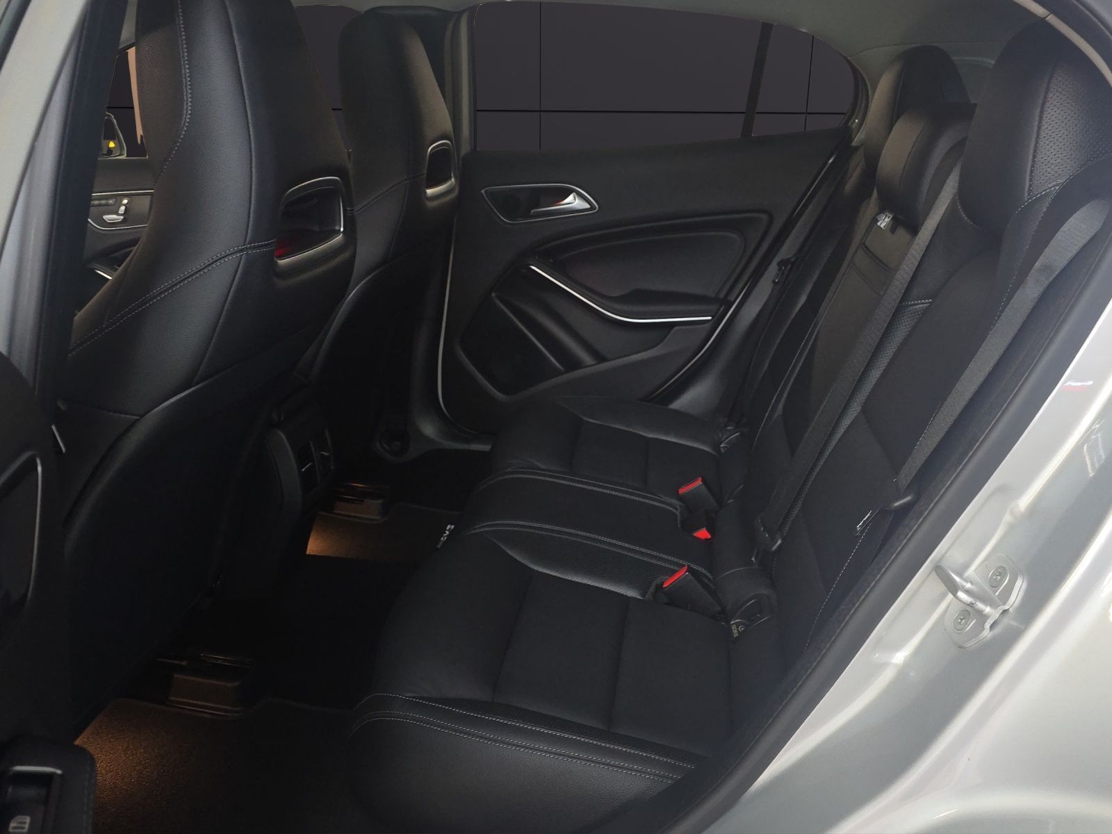 MERCEDES-BENZ GLA 45 AMG 4Matic 7G-DCT-image-10