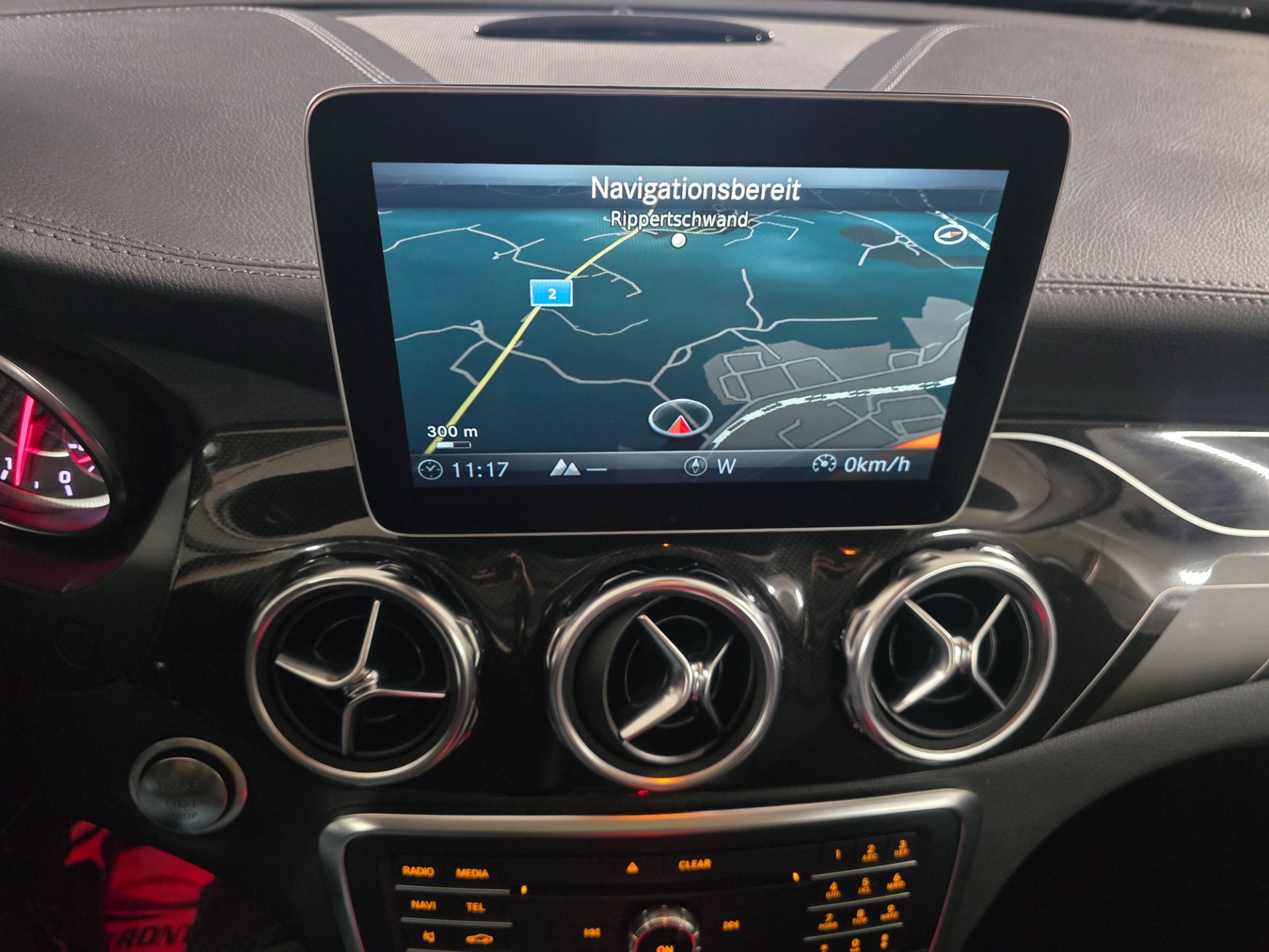 MERCEDES-BENZ GLA 45 AMG 4Matic 7G-DCT-image-12