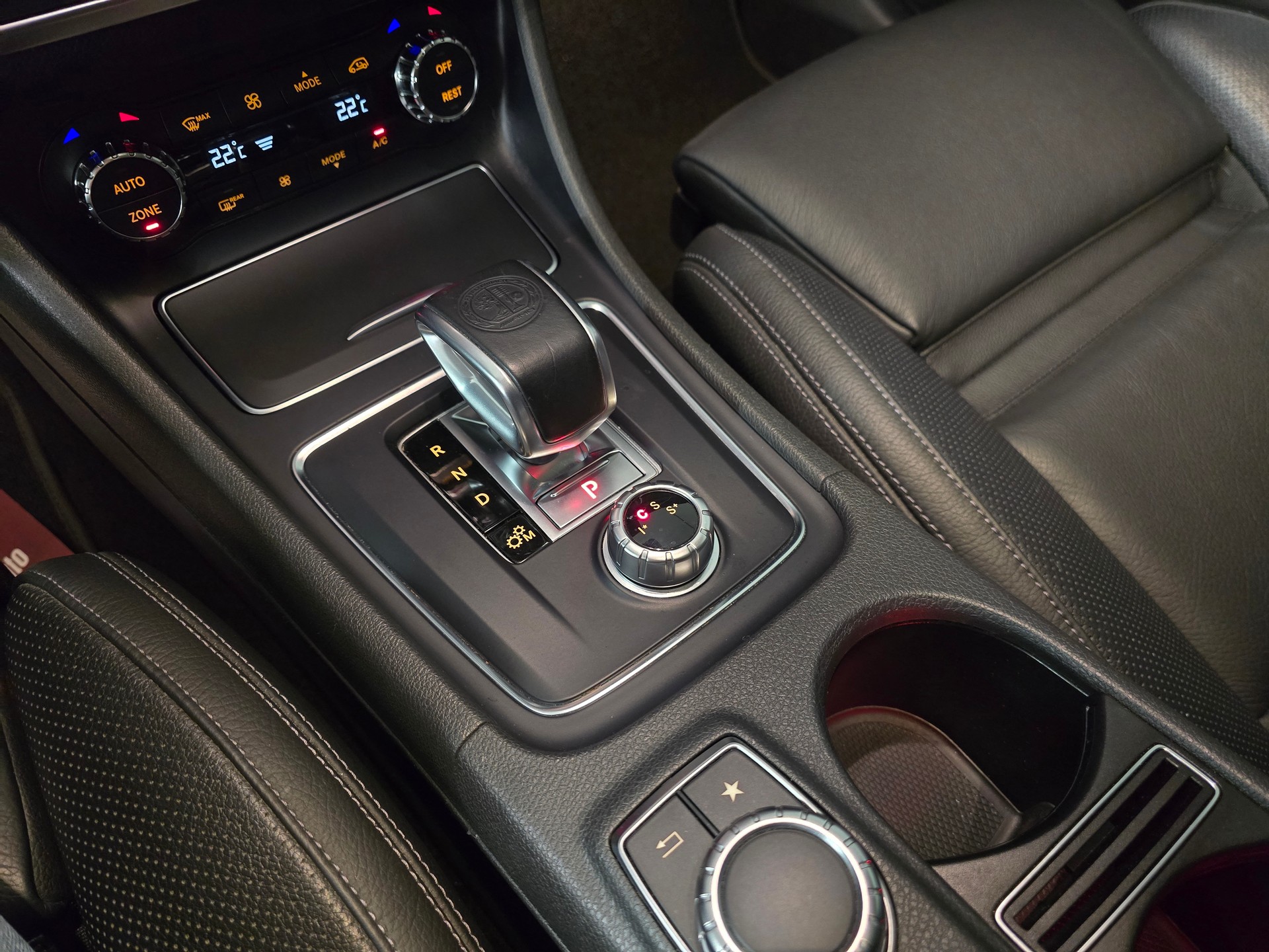 MERCEDES-BENZ GLA 45 AMG 4Matic 7G-DCT-image-17