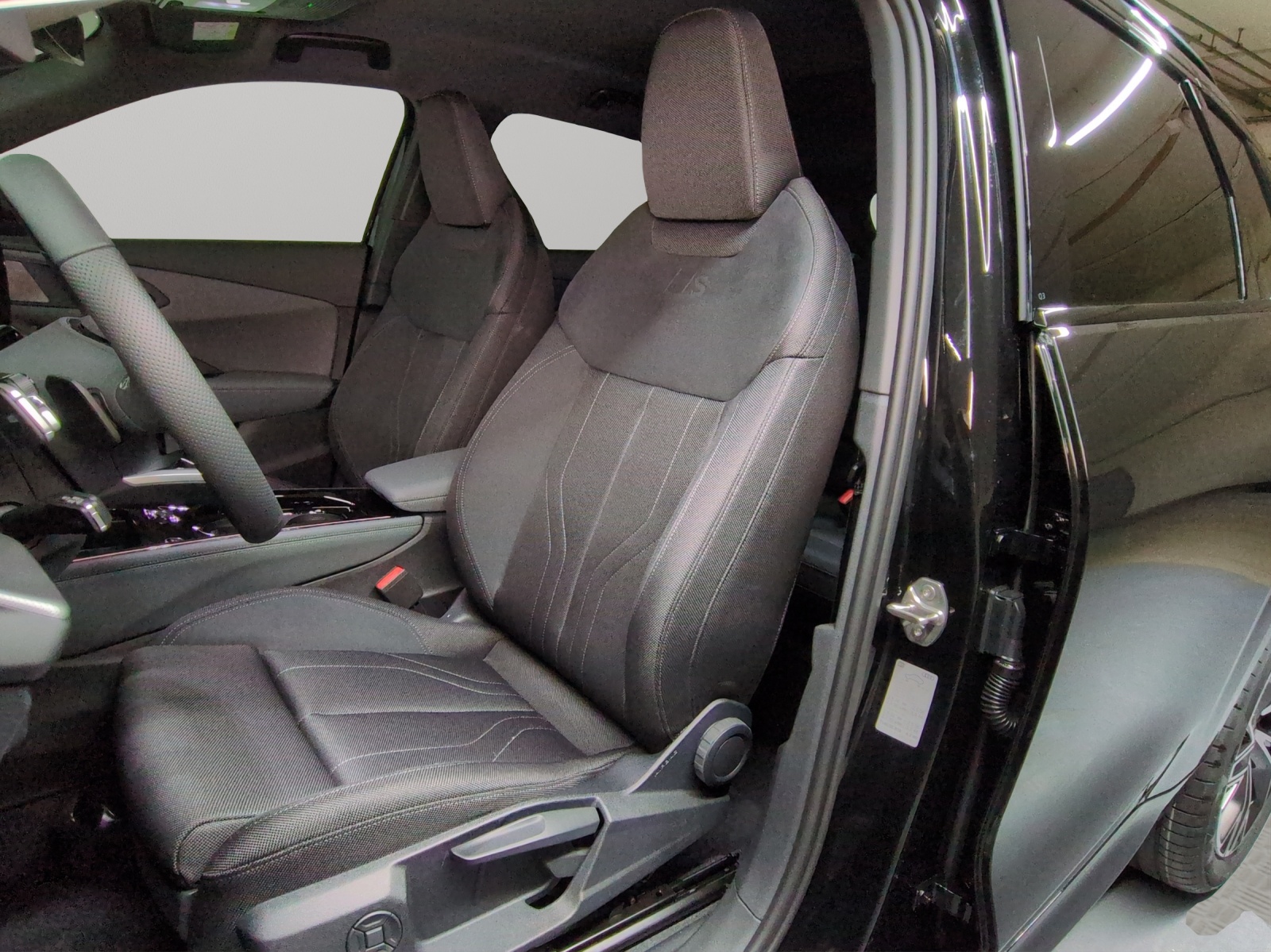 AUDI Q3 SUV 110 kW TFSI S tronic-image-5