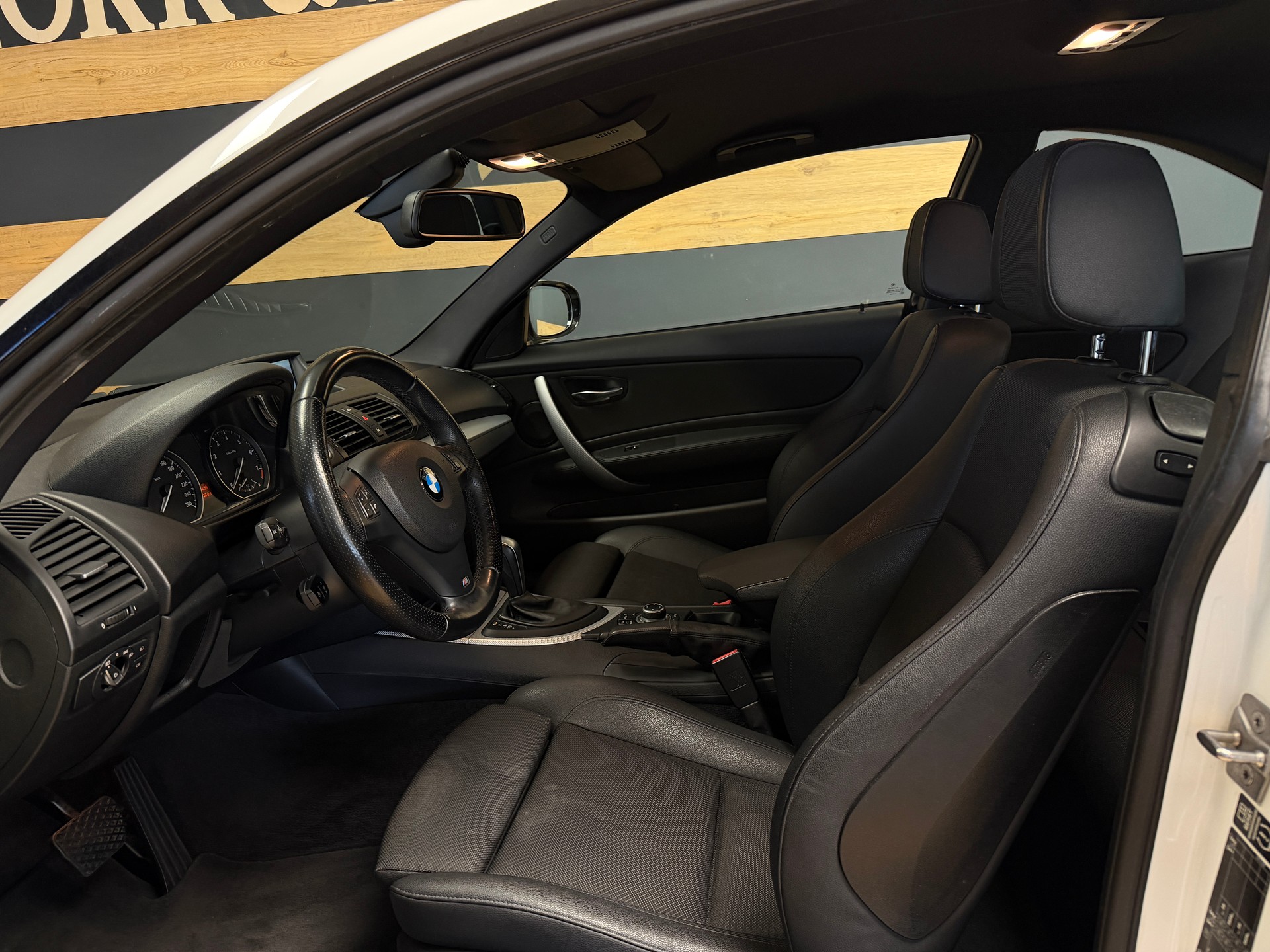 BMW 125i Coupé M-SPORT Steptronic-image-18