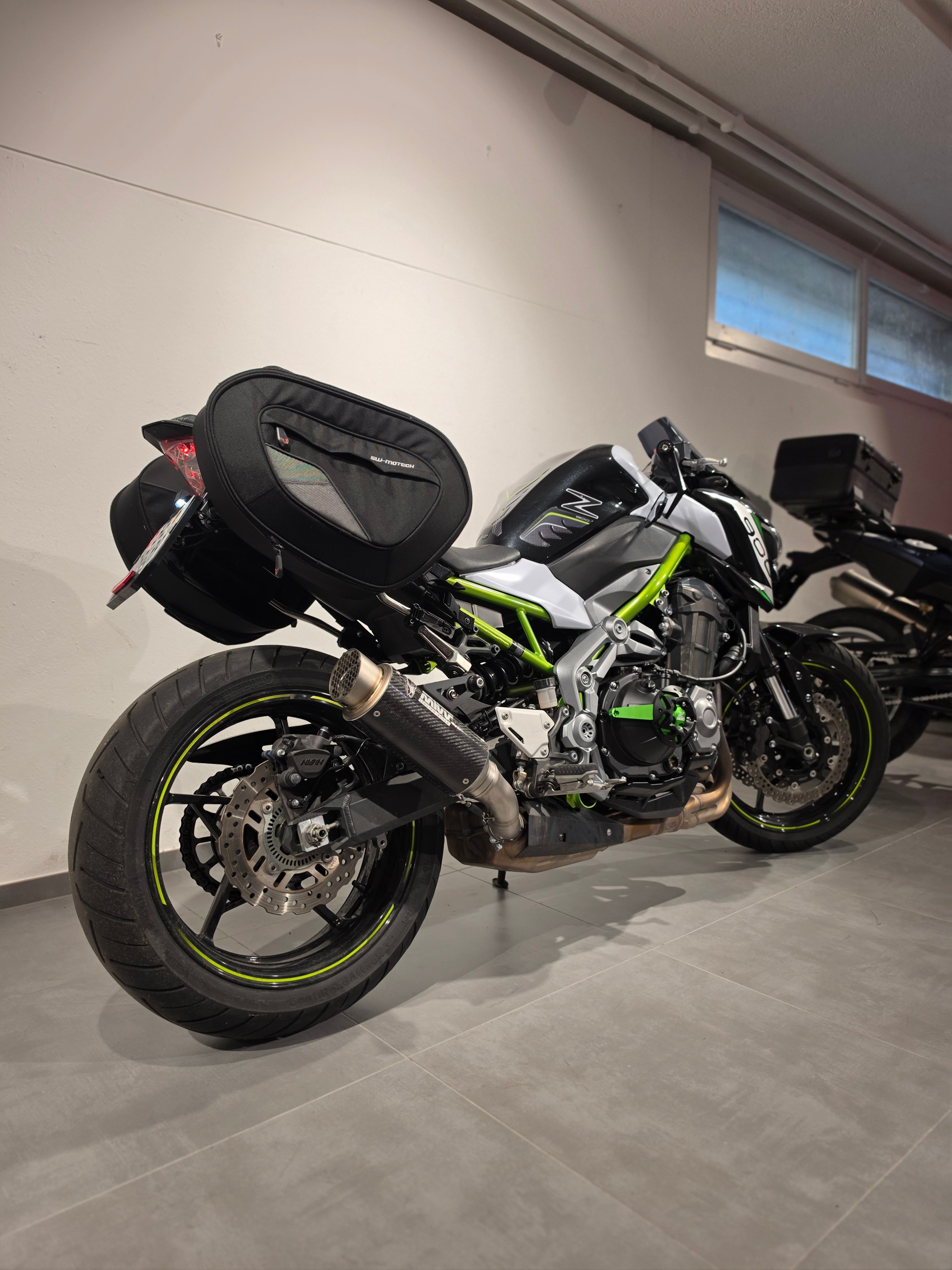 KAWASAKI Z 900-showroom-element-2