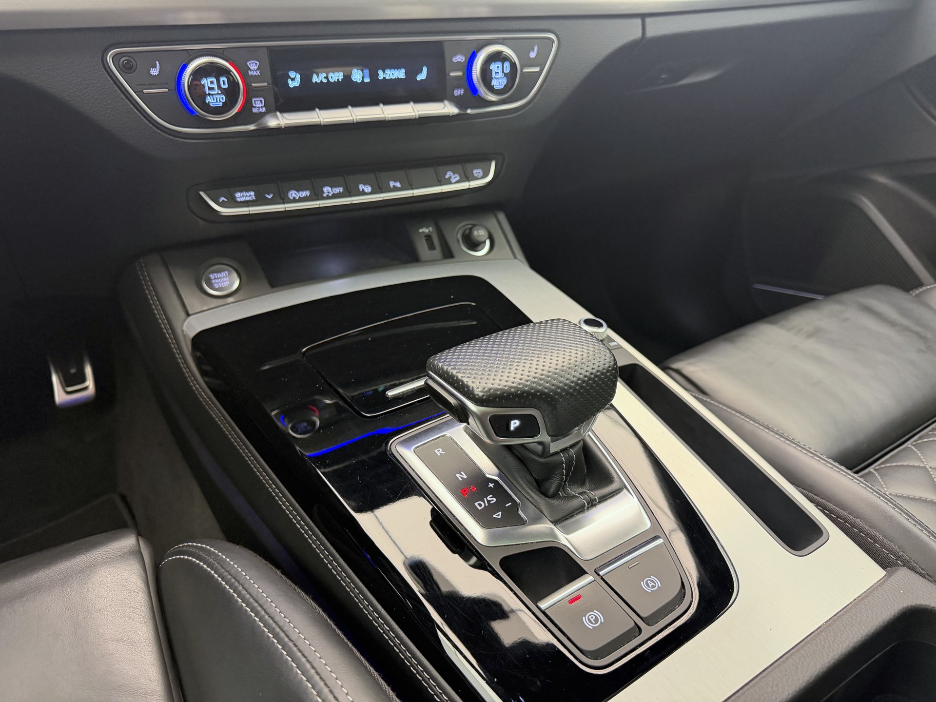 AUDI Q5 Sportback 40 TDI Blackedition quattro S-tronic-image-14