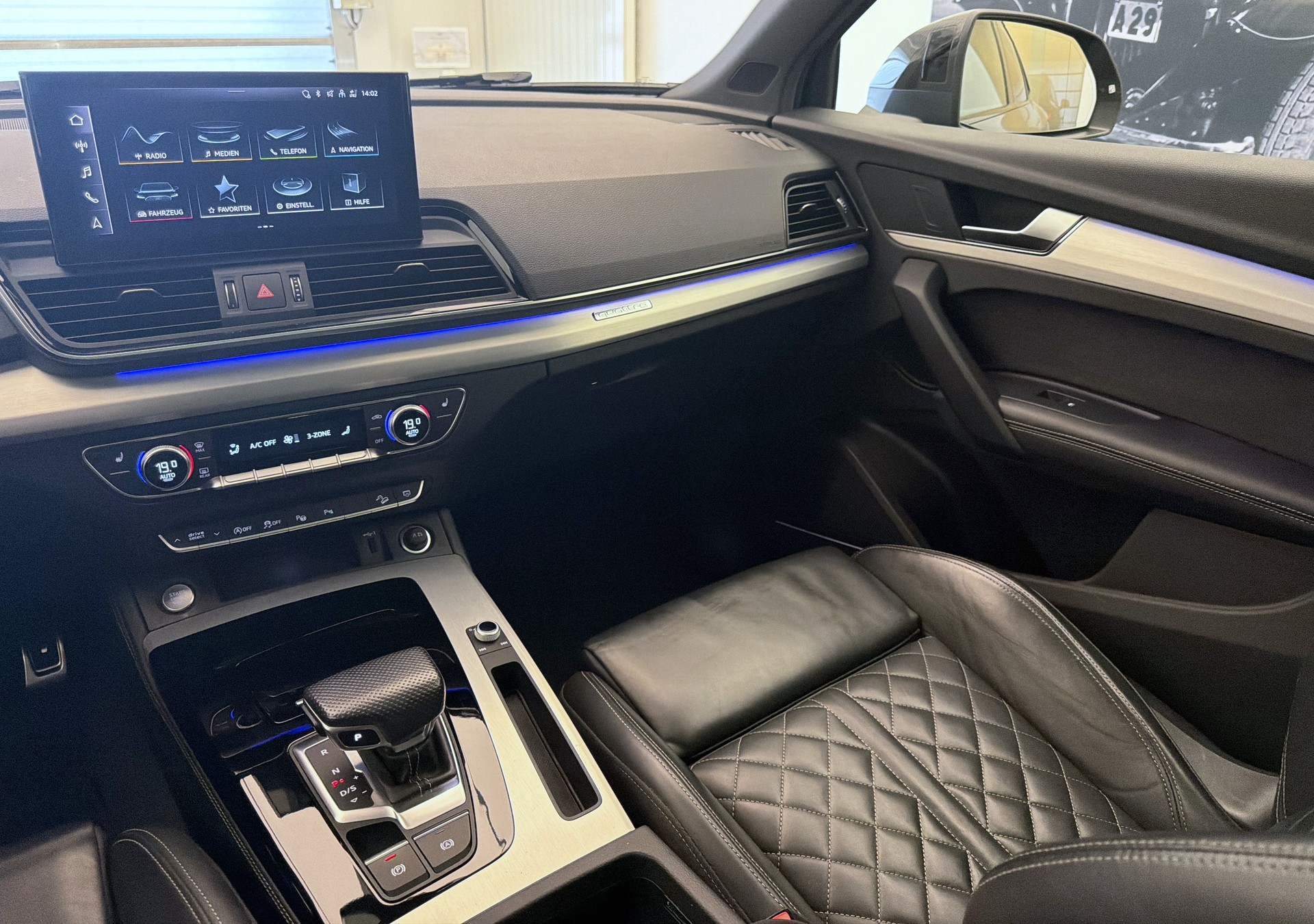 AUDI Q5 Sportback 40 TDI Blackedition quattro S-tronic-image-18