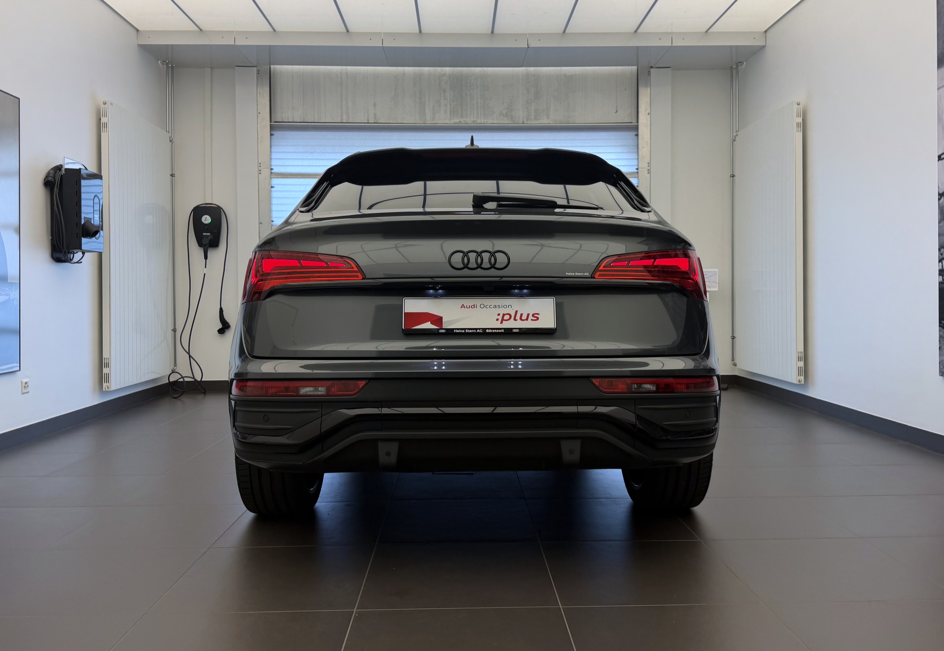 AUDI Q5 Sportback 40 TDI Blackedition quattro S-tronic-image-26