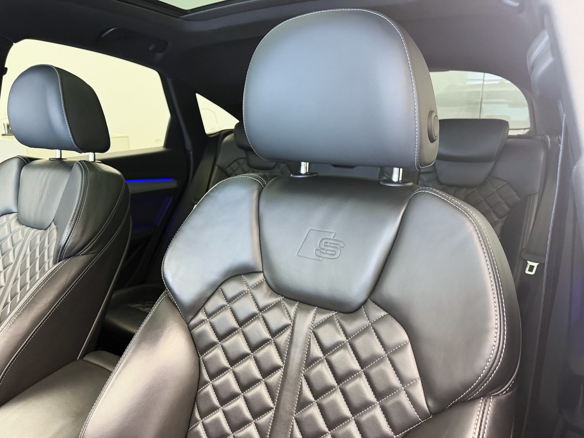 AUDI Q5 Sportback 40 TDI Blackedition quattro S-tronic-image-6