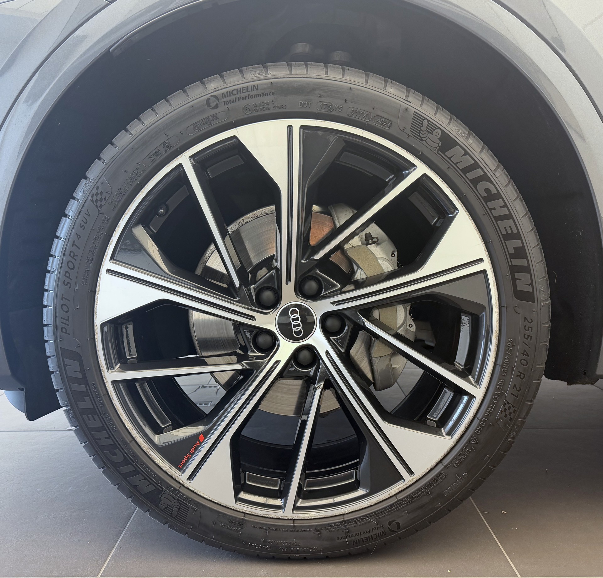 AUDI Q5 Sportback 40 TDI Blackedition quattro S-tronic-image-2